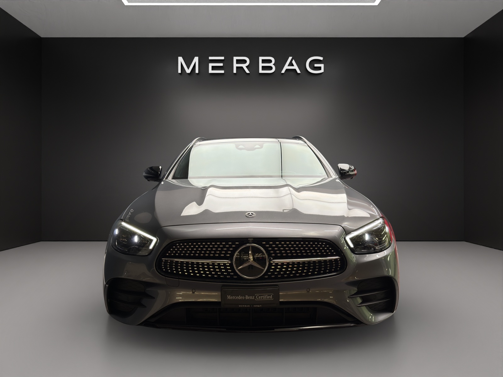 MERCEDES-BENZ E 300 de T 4M AMG Line-image-1