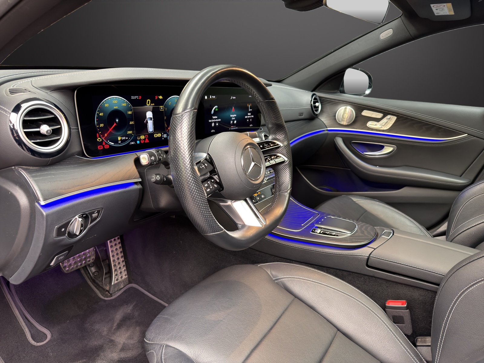 MERCEDES-BENZ E 300 de T 4M AMG Line-image-7