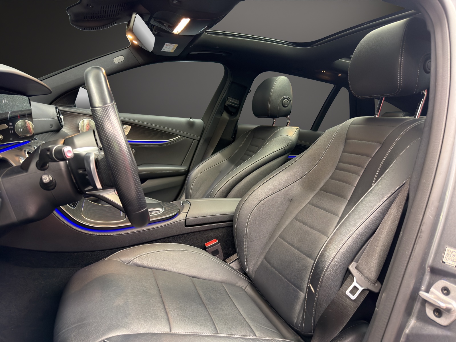 MERCEDES-BENZ E 300 de T 4M AMG Line-image-9