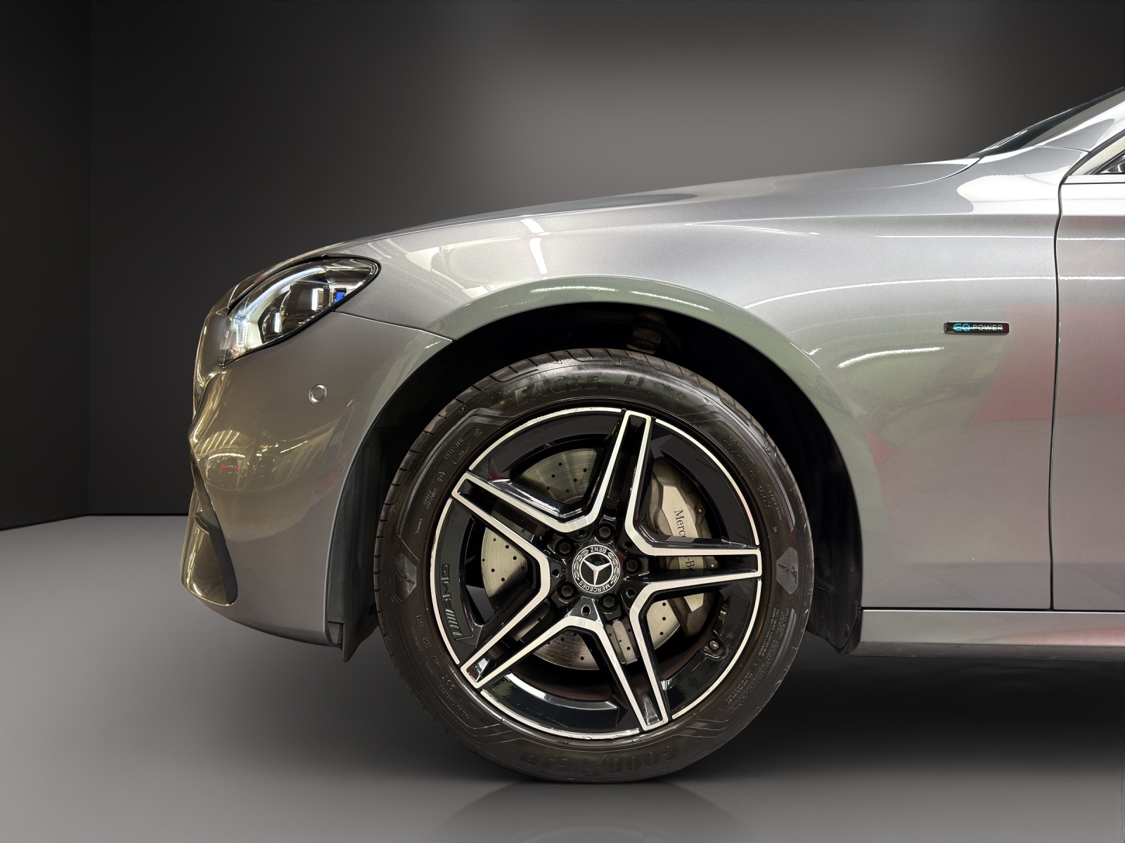 MERCEDES-BENZ E 300 de T 4M AMG Line-image-5