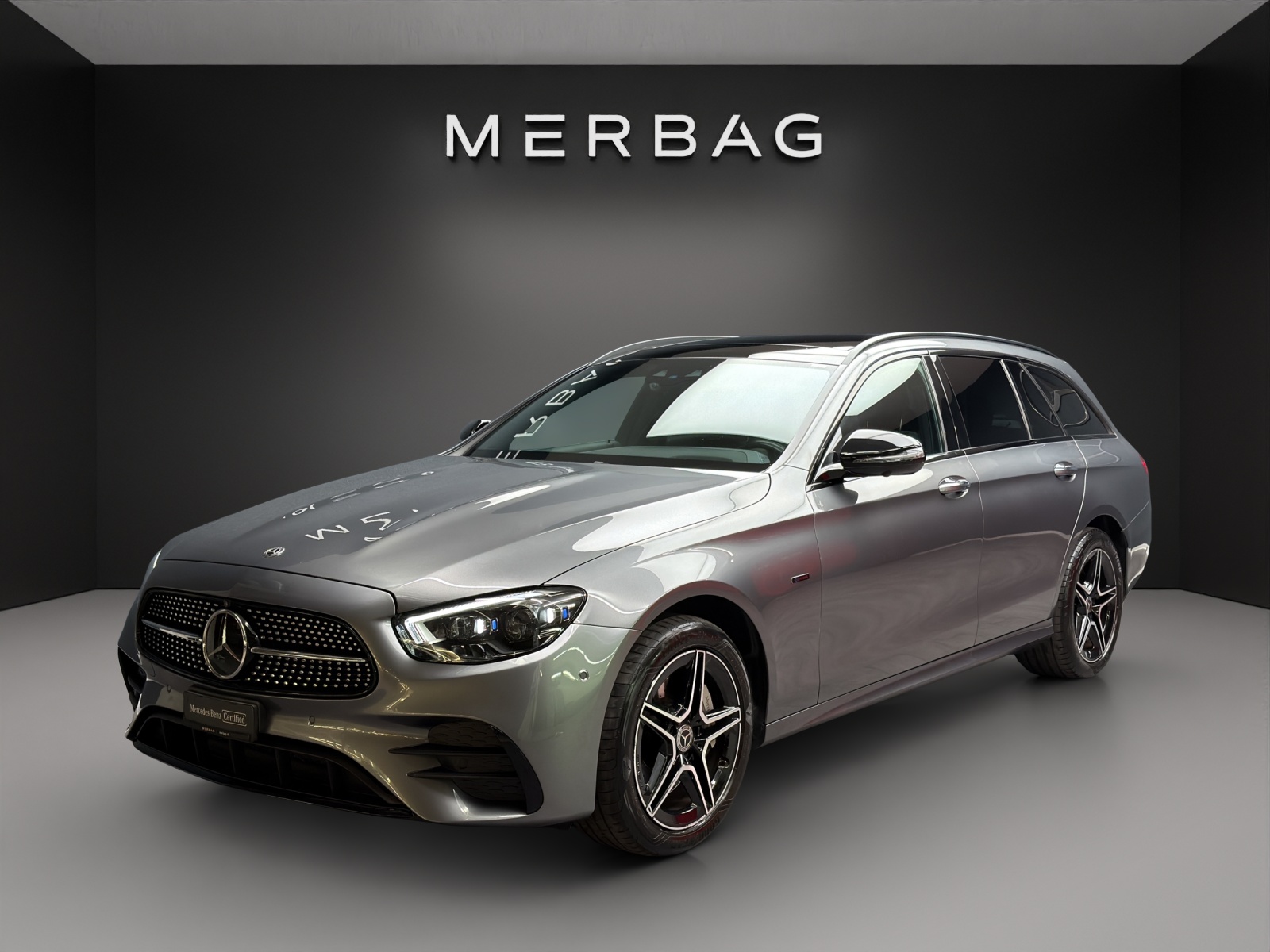 MERCEDES-BENZ E 300 de T 4M AMG Line-image-0