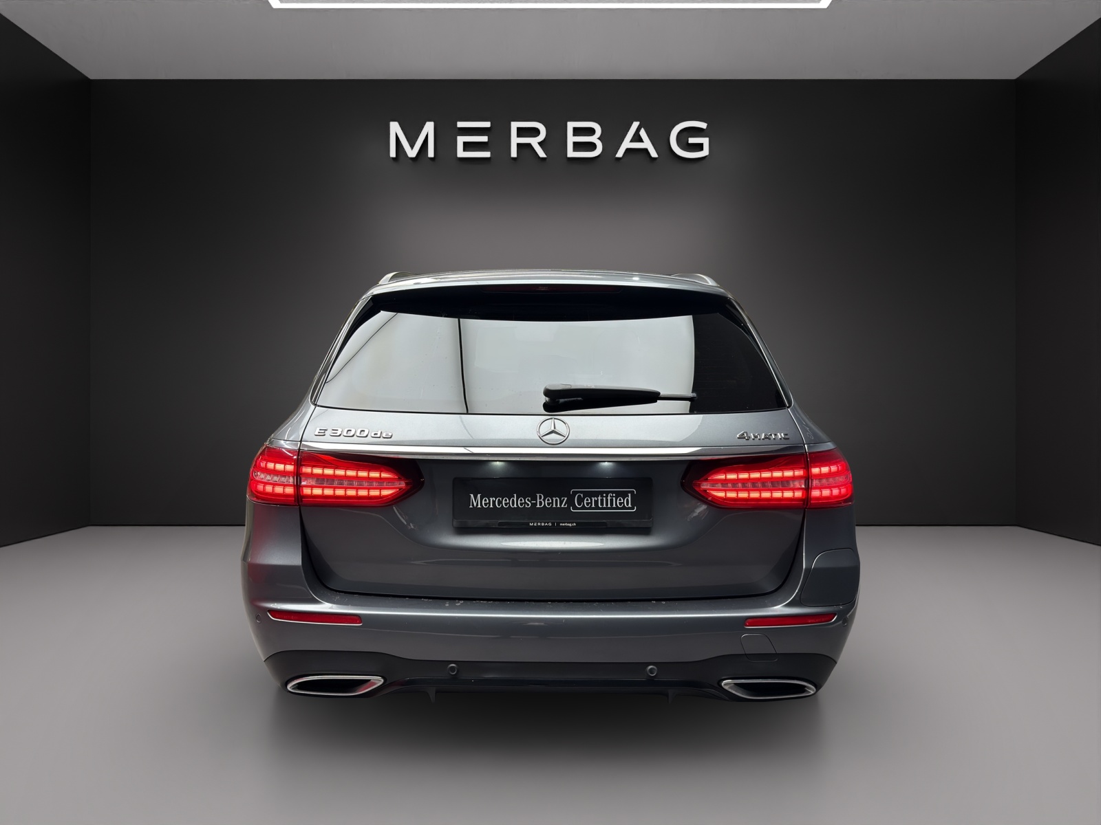MERCEDES-BENZ E 300 de T 4M AMG Line-image-4