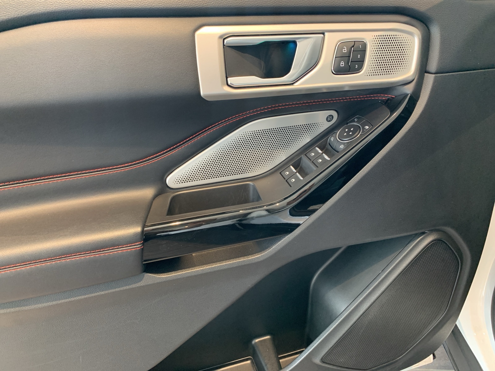 FORD Explorer 3.0 V6 Plug-in Hybrid ST-Line-image-7