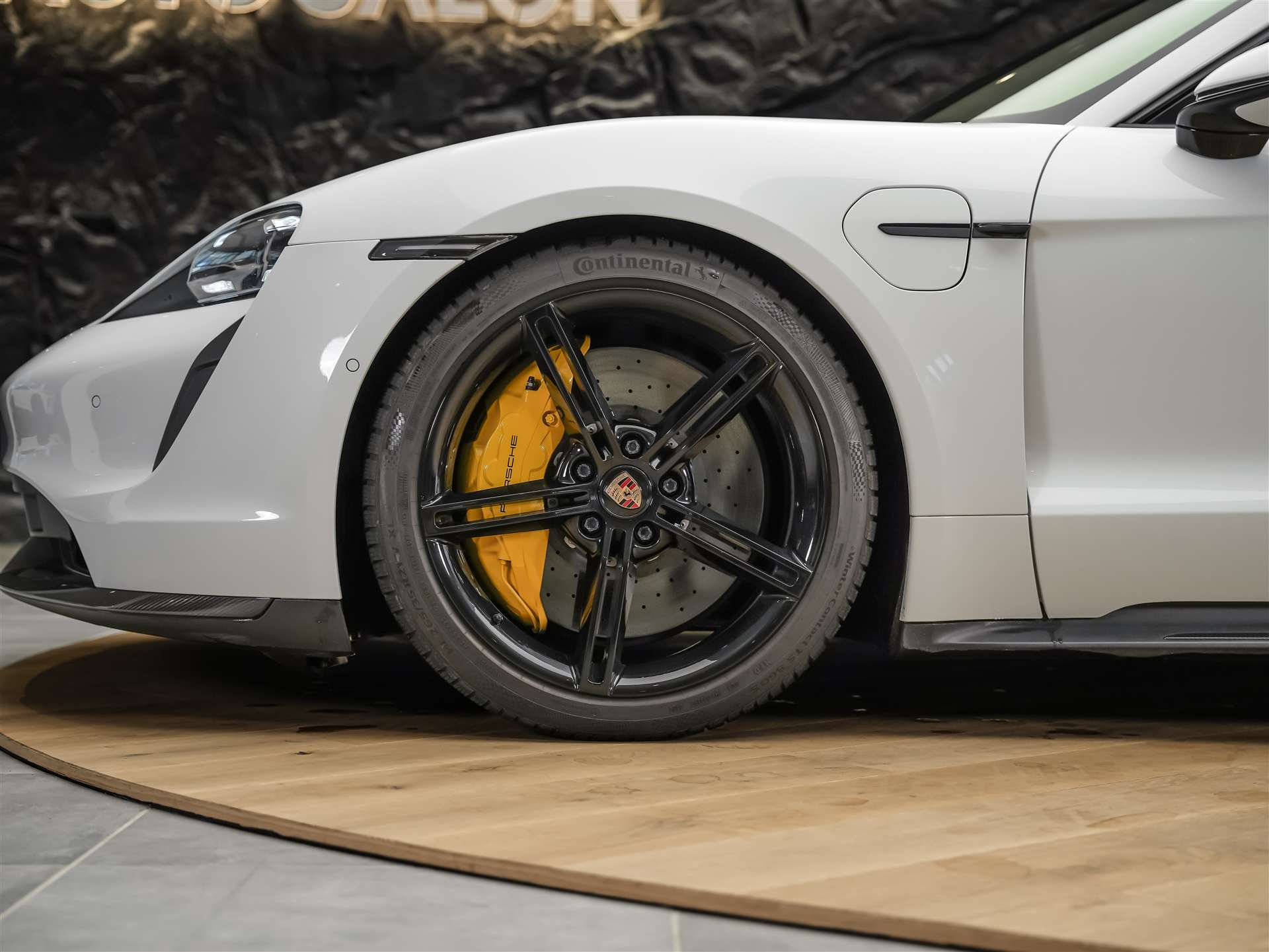 PORSCHE Taycan Turbo S *CH-Auto*Approved*Keramik*Bose*Chrono*-image-16