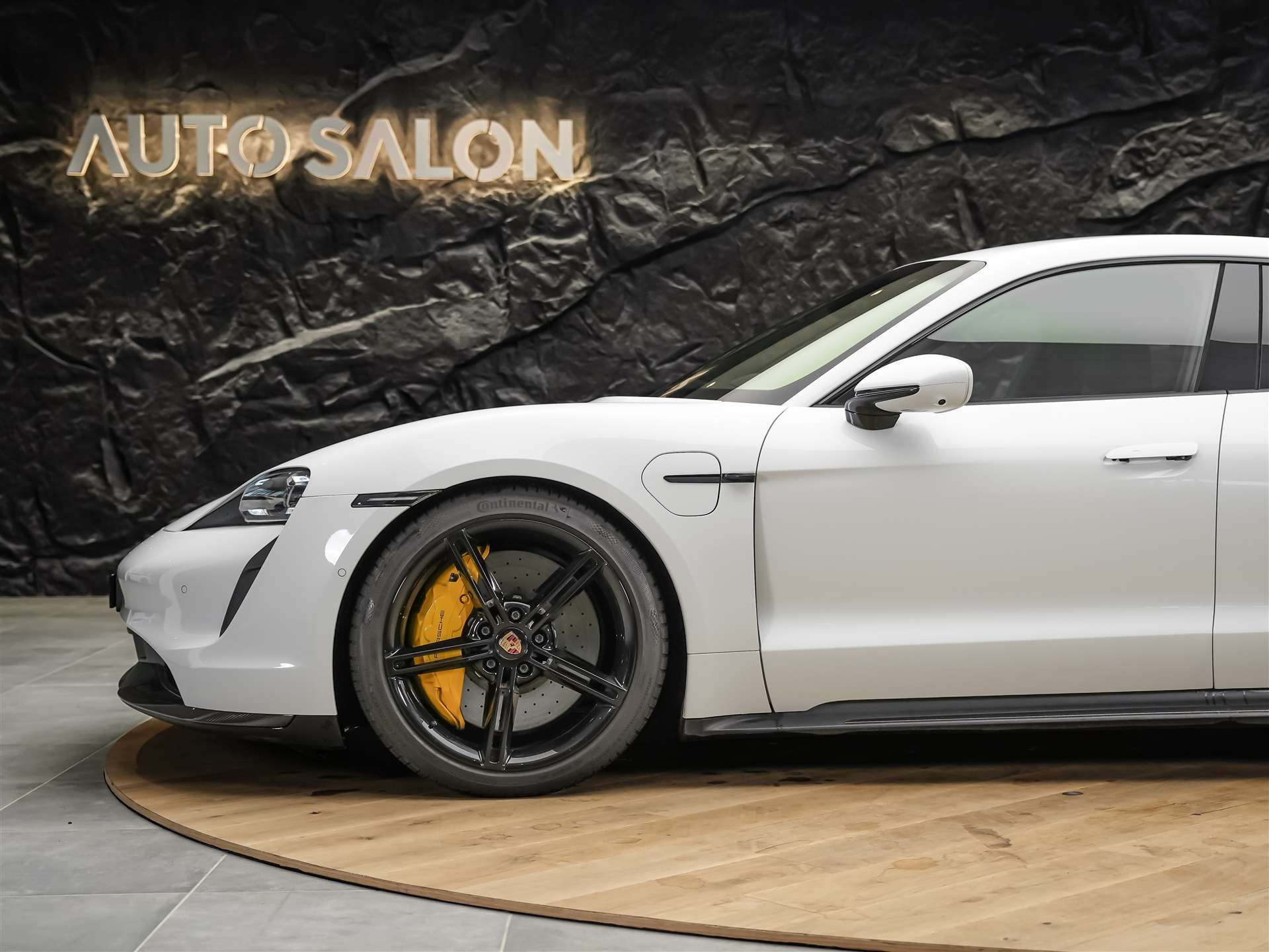 PORSCHE Taycan Turbo S *CH-Auto*Approved*Keramik*Bose*Chrono*-image-15