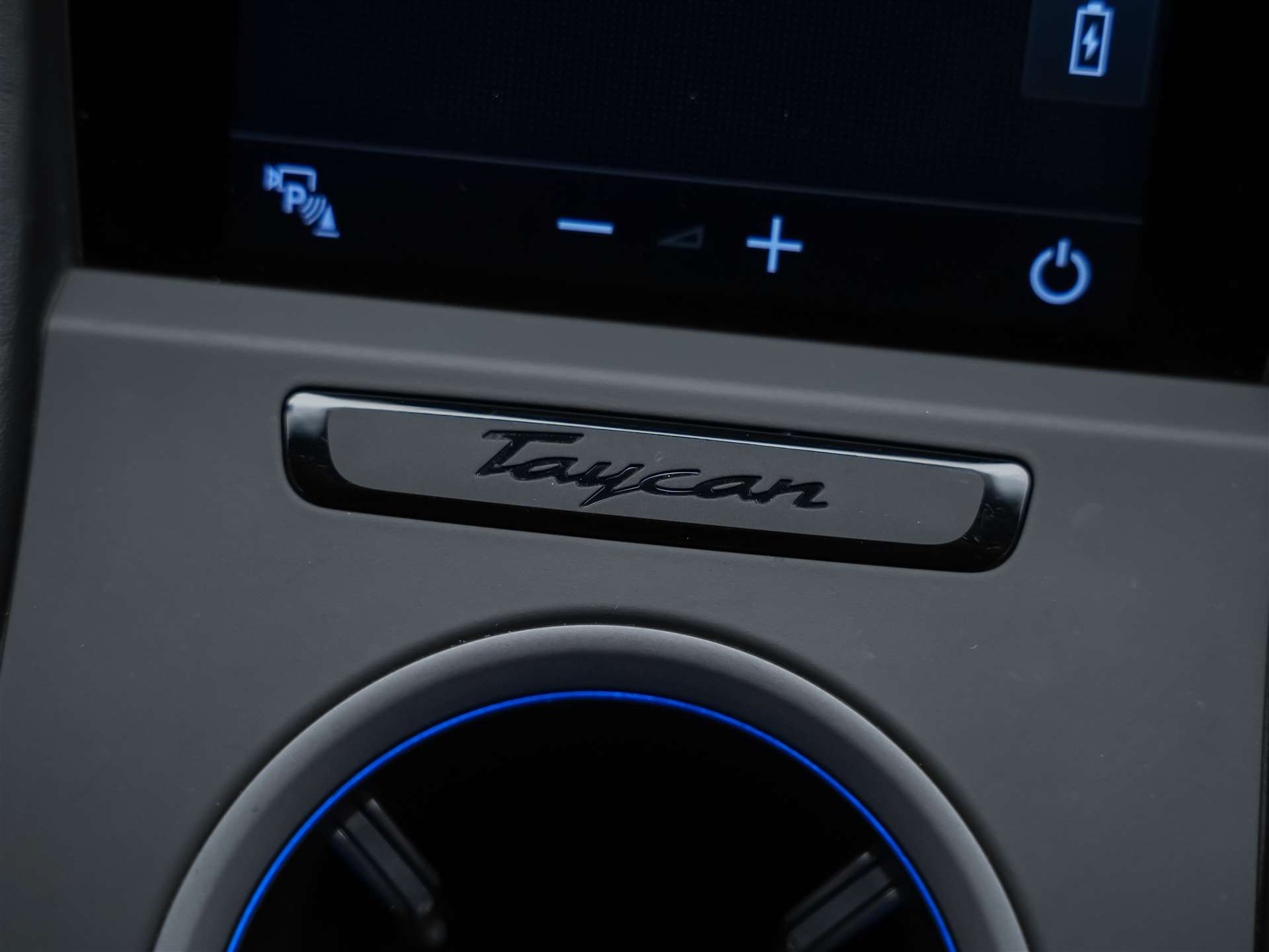 PORSCHE Taycan Turbo S *CH-Auto*Approved*Keramik*Bose*Chrono*-image-24