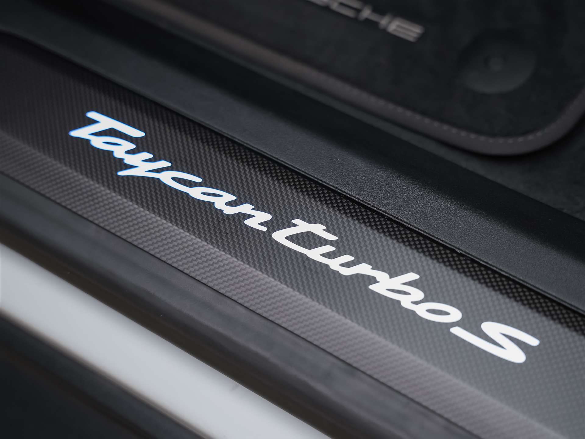 PORSCHE Taycan Turbo S *CH-Auto*Approved*Keramik*Bose*Chrono*-image-28
