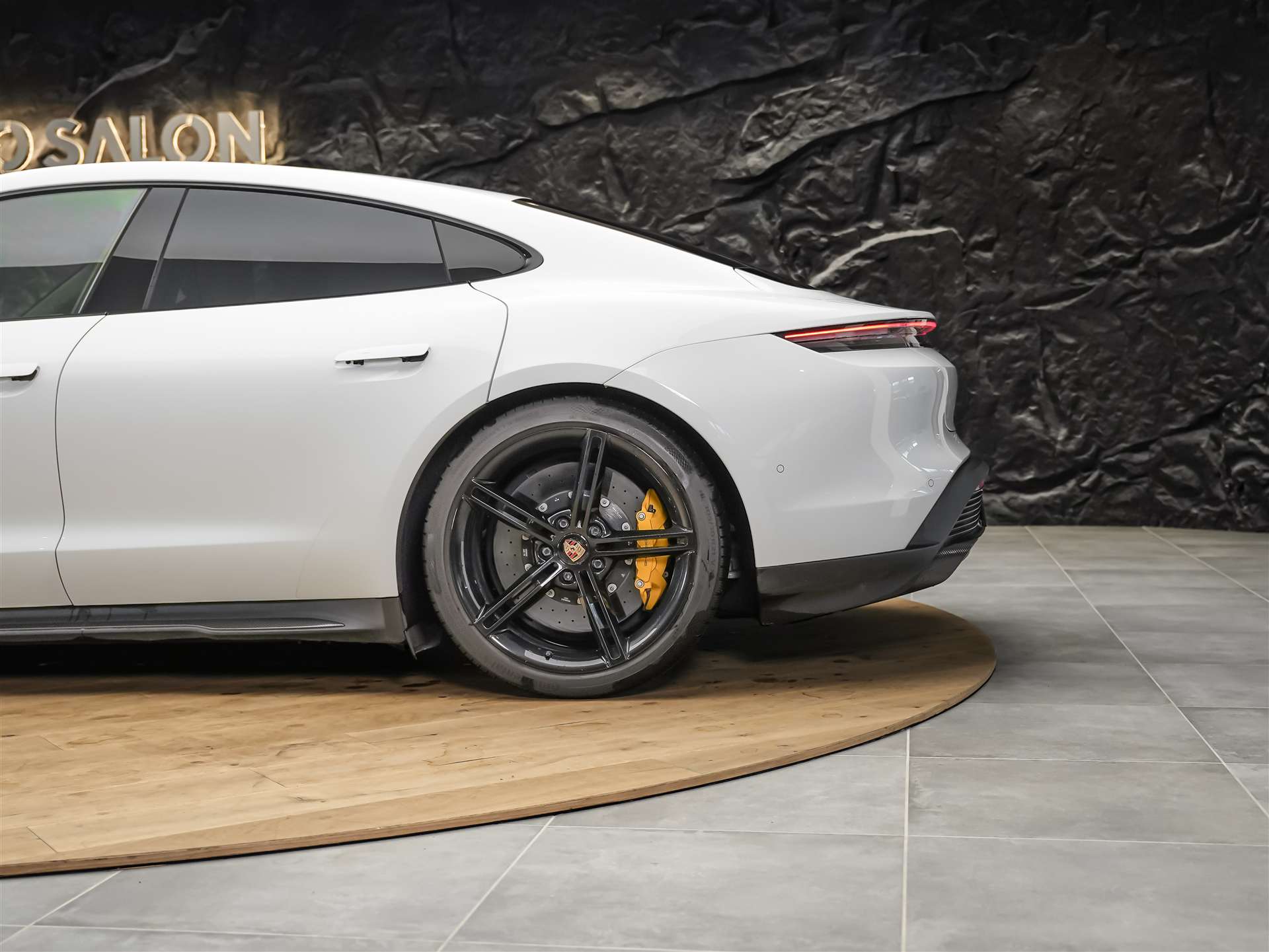 PORSCHE Taycan Turbo S *CH-Auto*Approved*Keramik*Bose*Chrono*-image-17
