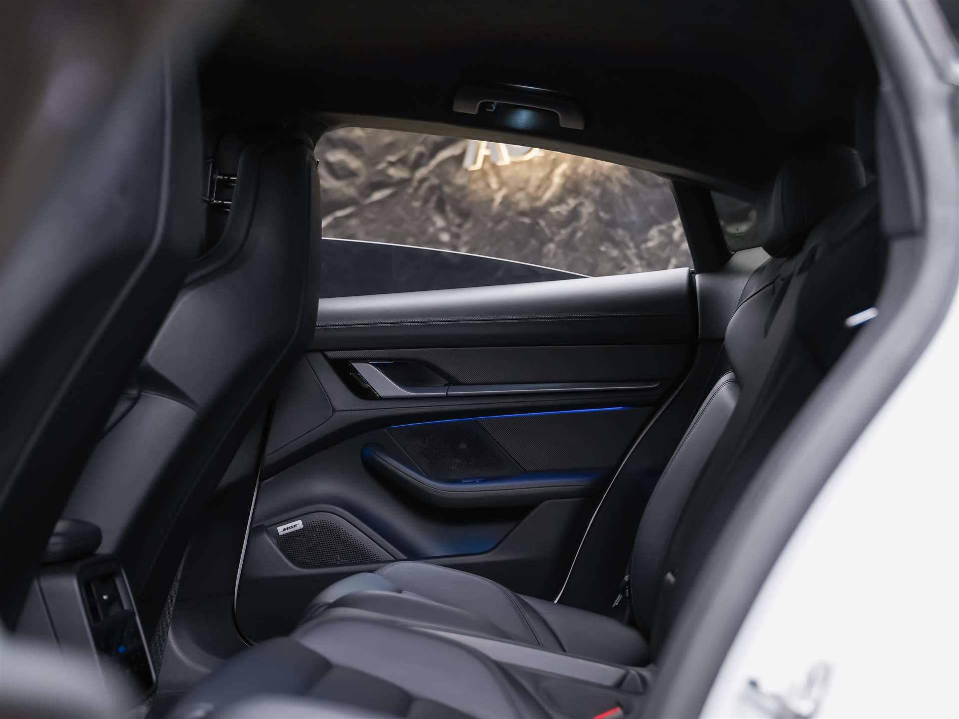 PORSCHE Taycan Turbo S *CH-Auto*Approved*Keramik*Bose*Chrono*-image-11