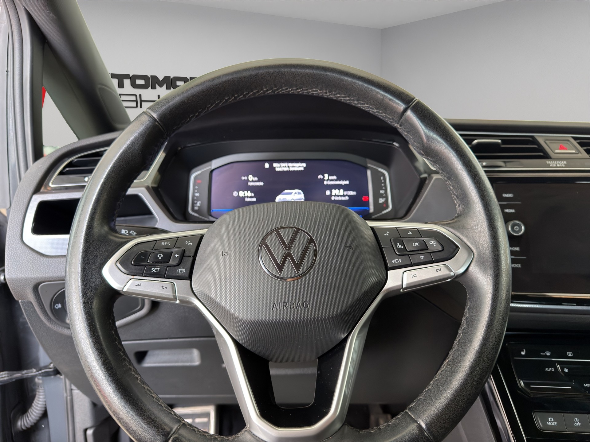 VW Touran 1.5 TSI EVO *R-LINE* Highline DSG-image-9