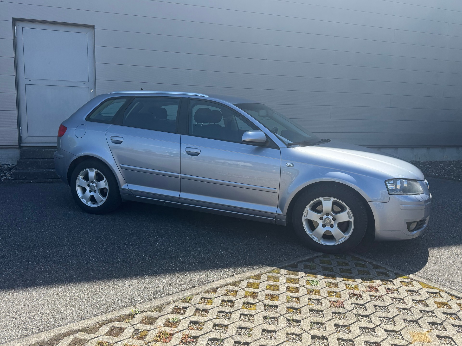 AUDI A3 Sportback 2.0 TDI Ambiente-image-4