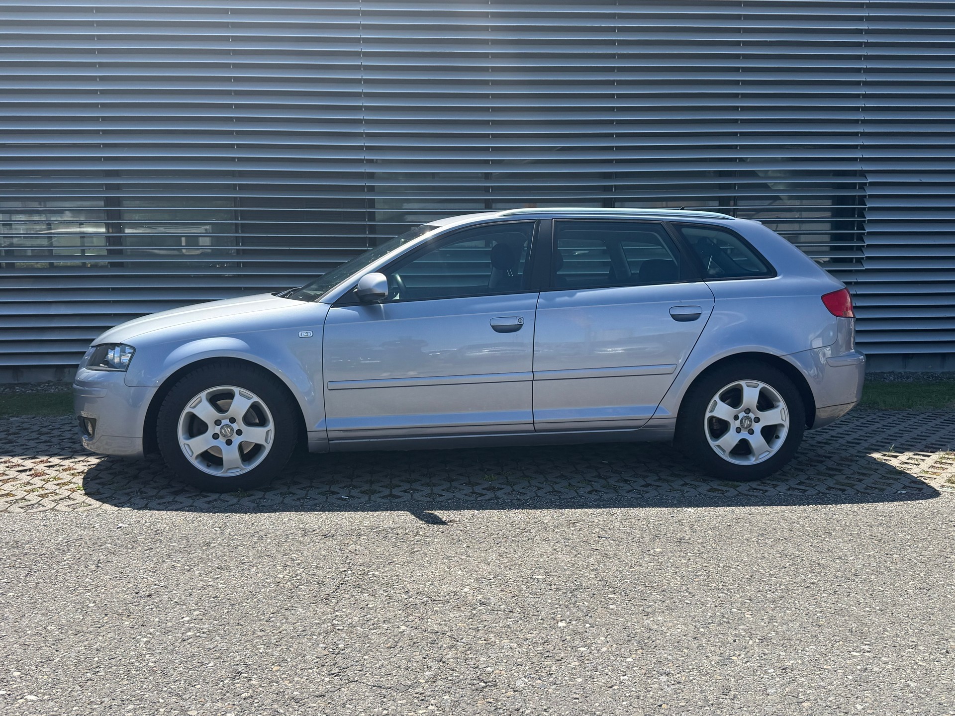 AUDI A3 Sportback 2.0 TDI Ambiente-image-3