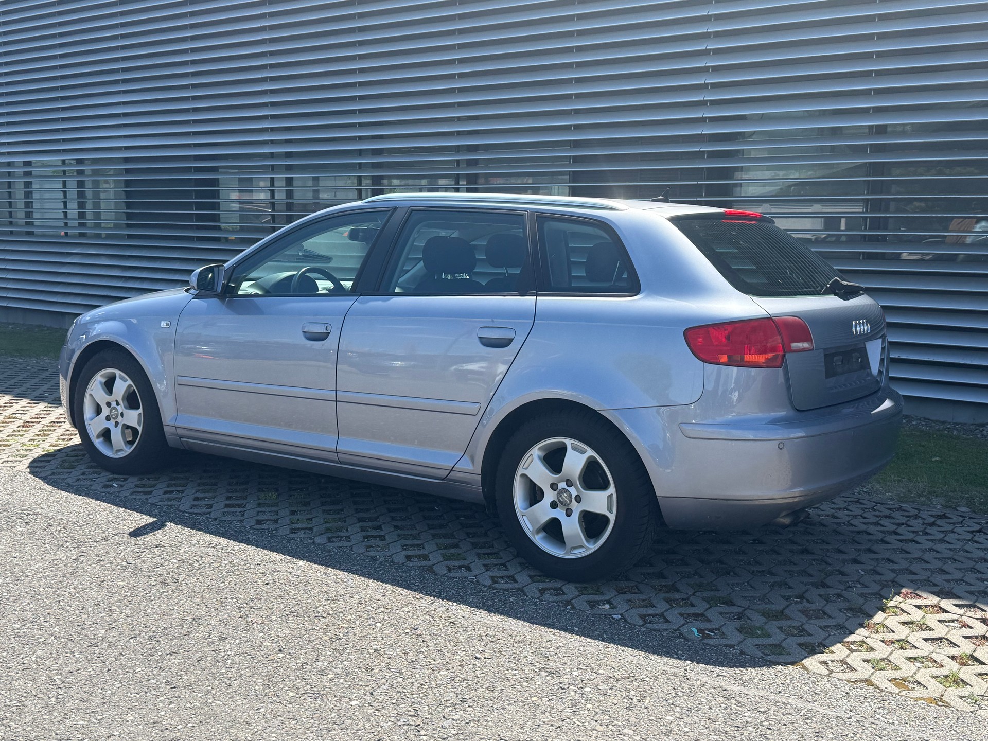 AUDI A3 Sportback 2.0 TDI Ambiente-image-1