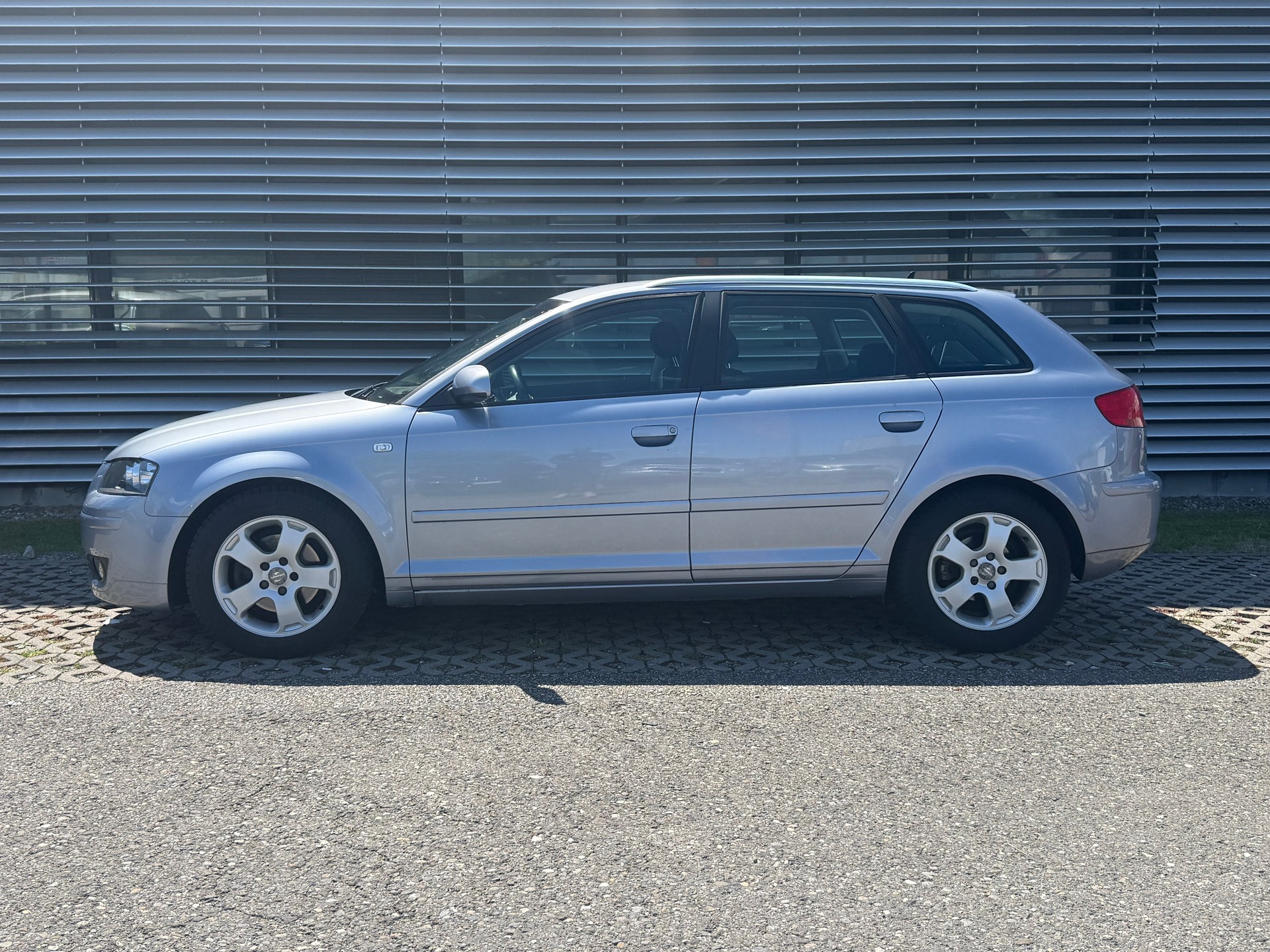 AUDI A3 Sportback 2.0 TDI Ambiente-image-5
