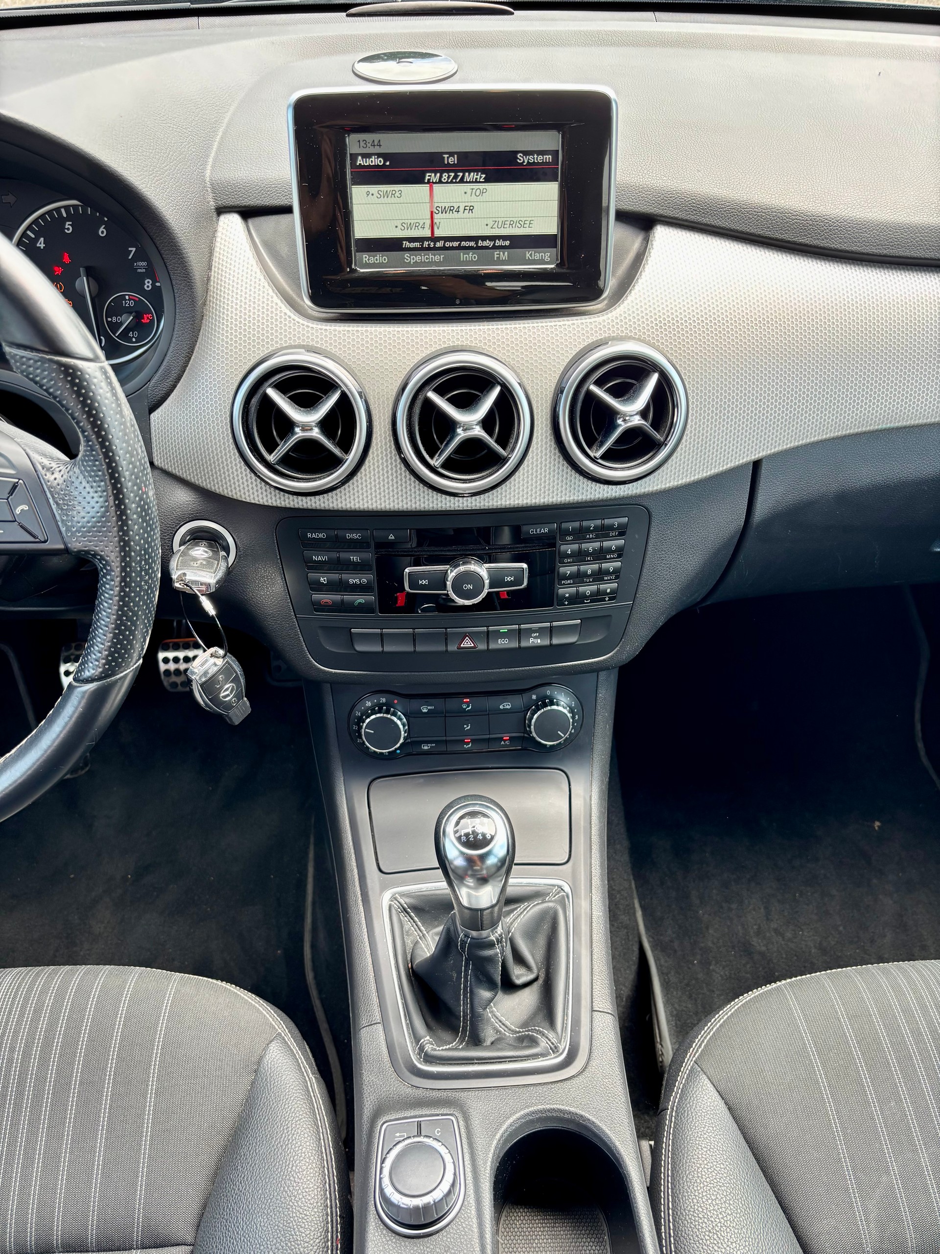 MERCEDES-BENZ B 200-image-8