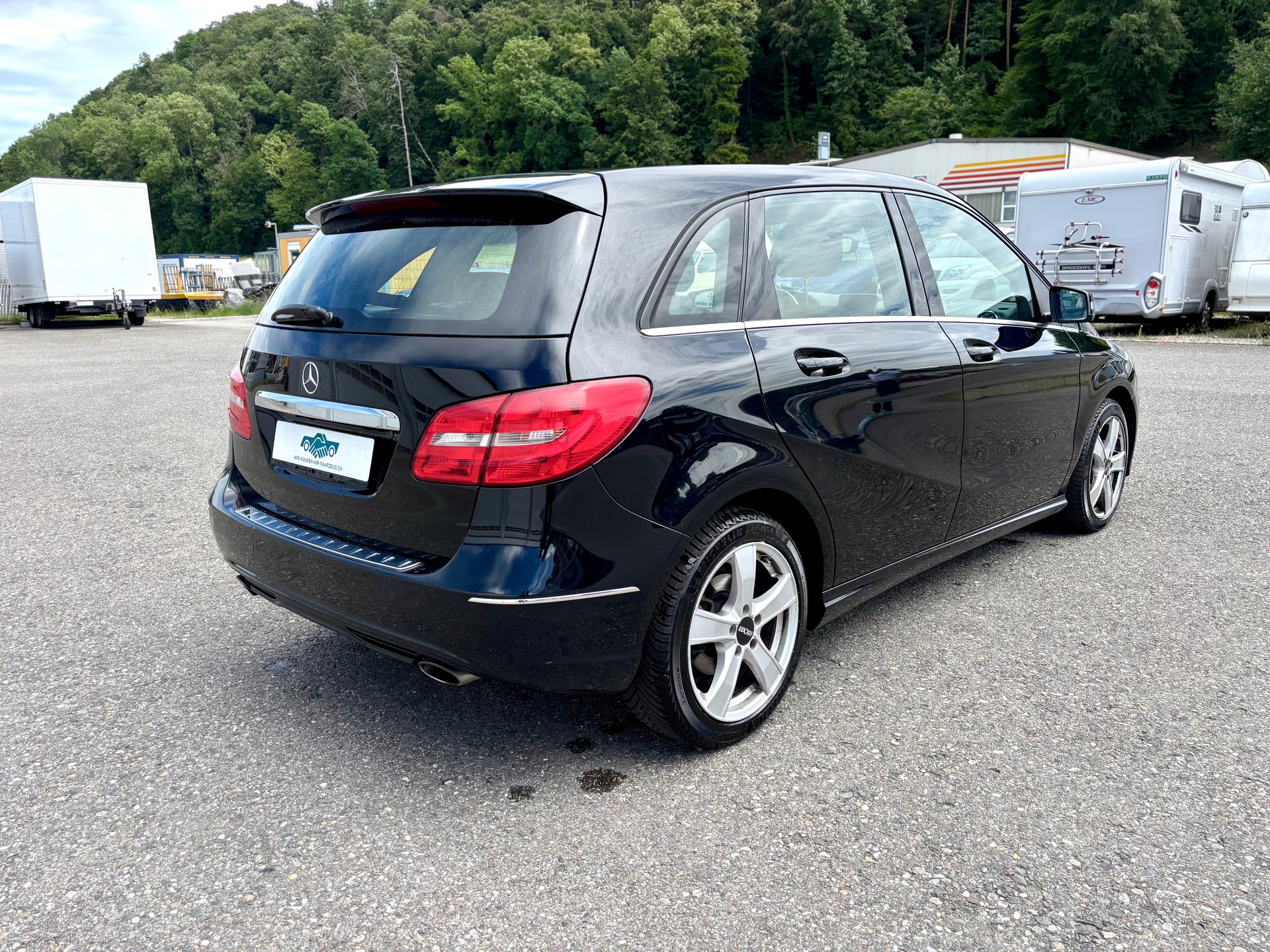 MERCEDES-BENZ B 200-showroom-element-3