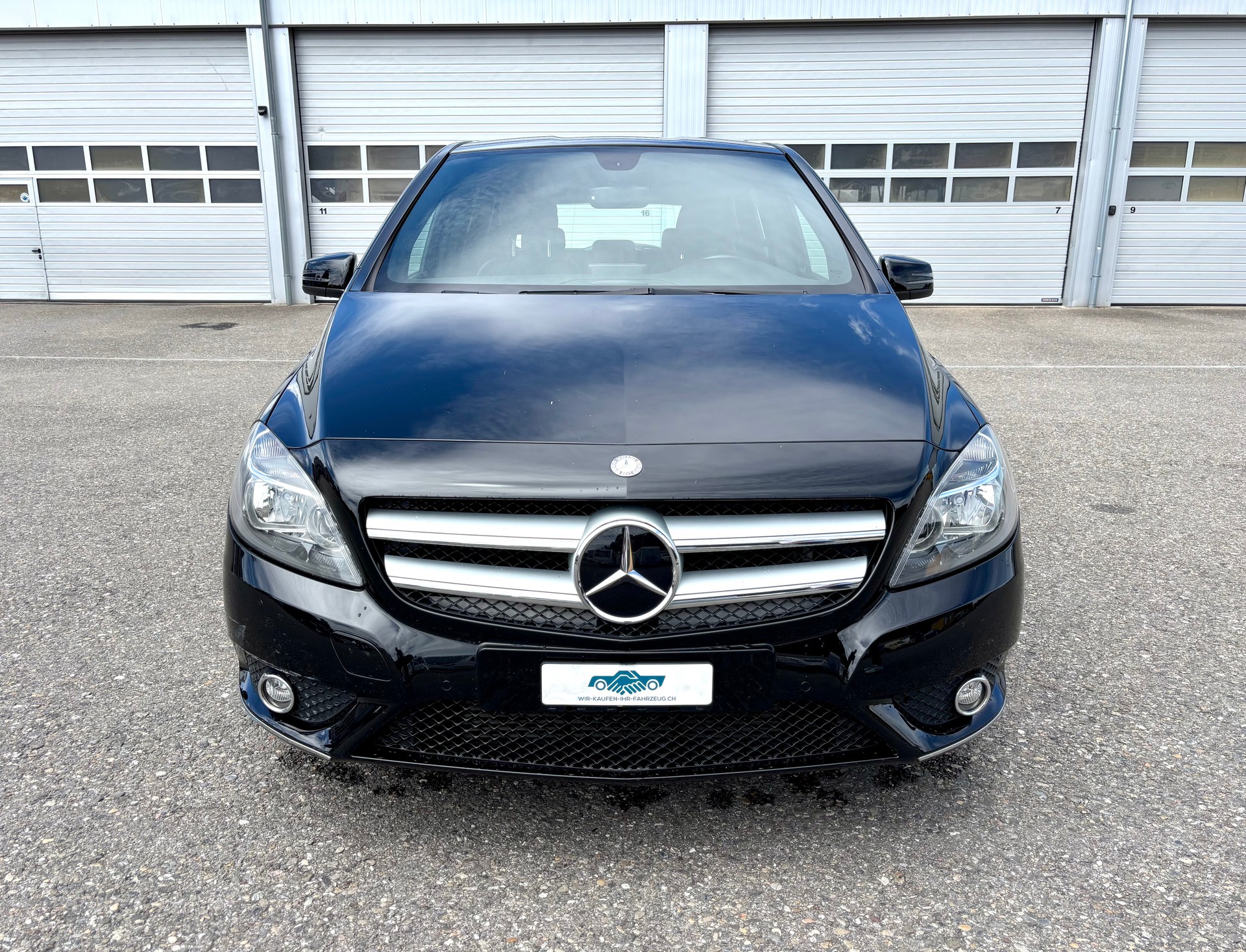 MERCEDES-BENZ B 200-showroom-element-1