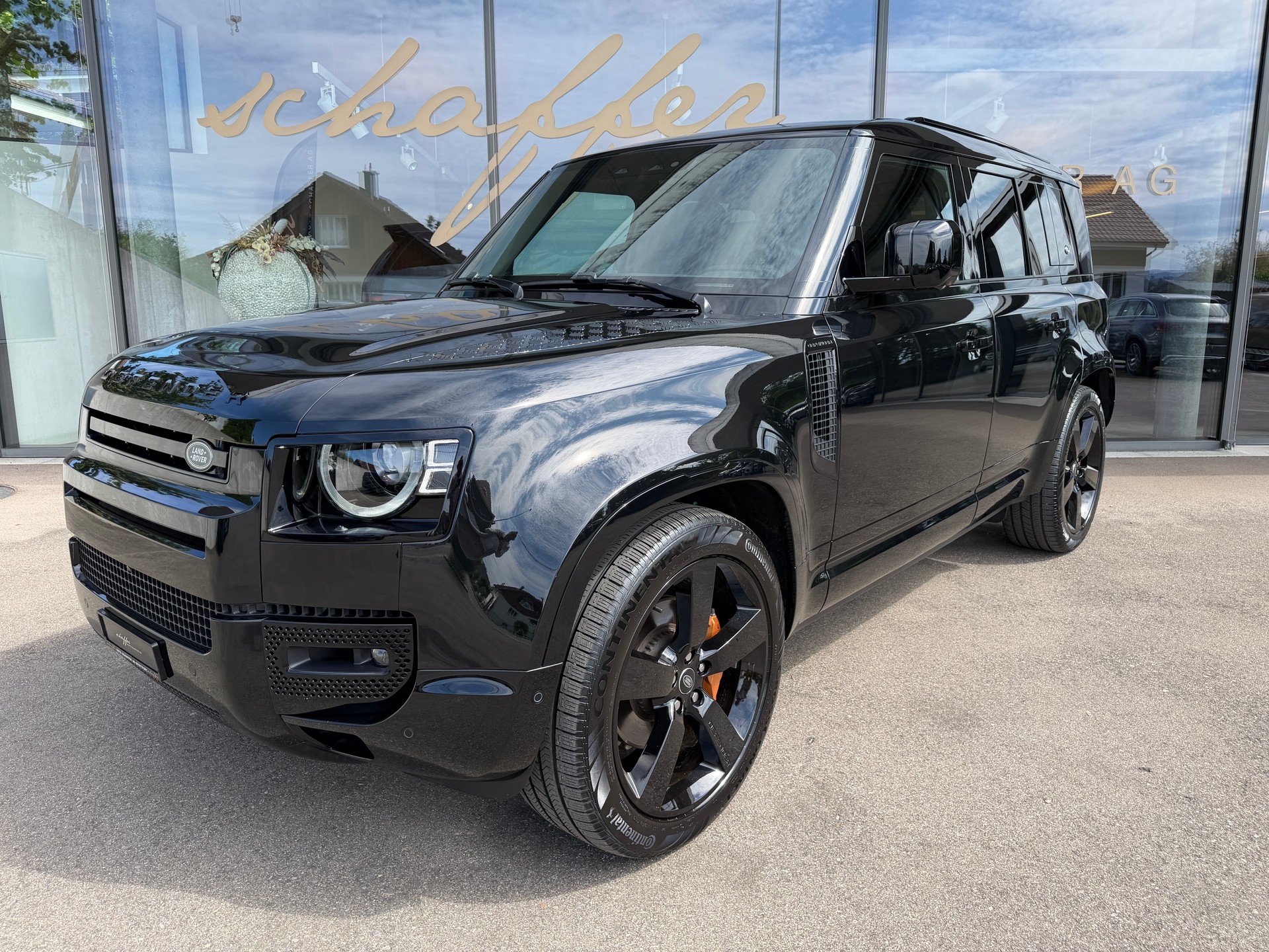 LAND ROVER Defender 110 3.0 D I6 300 X-Dynamic SE AWD AT8-showroom-element-1
