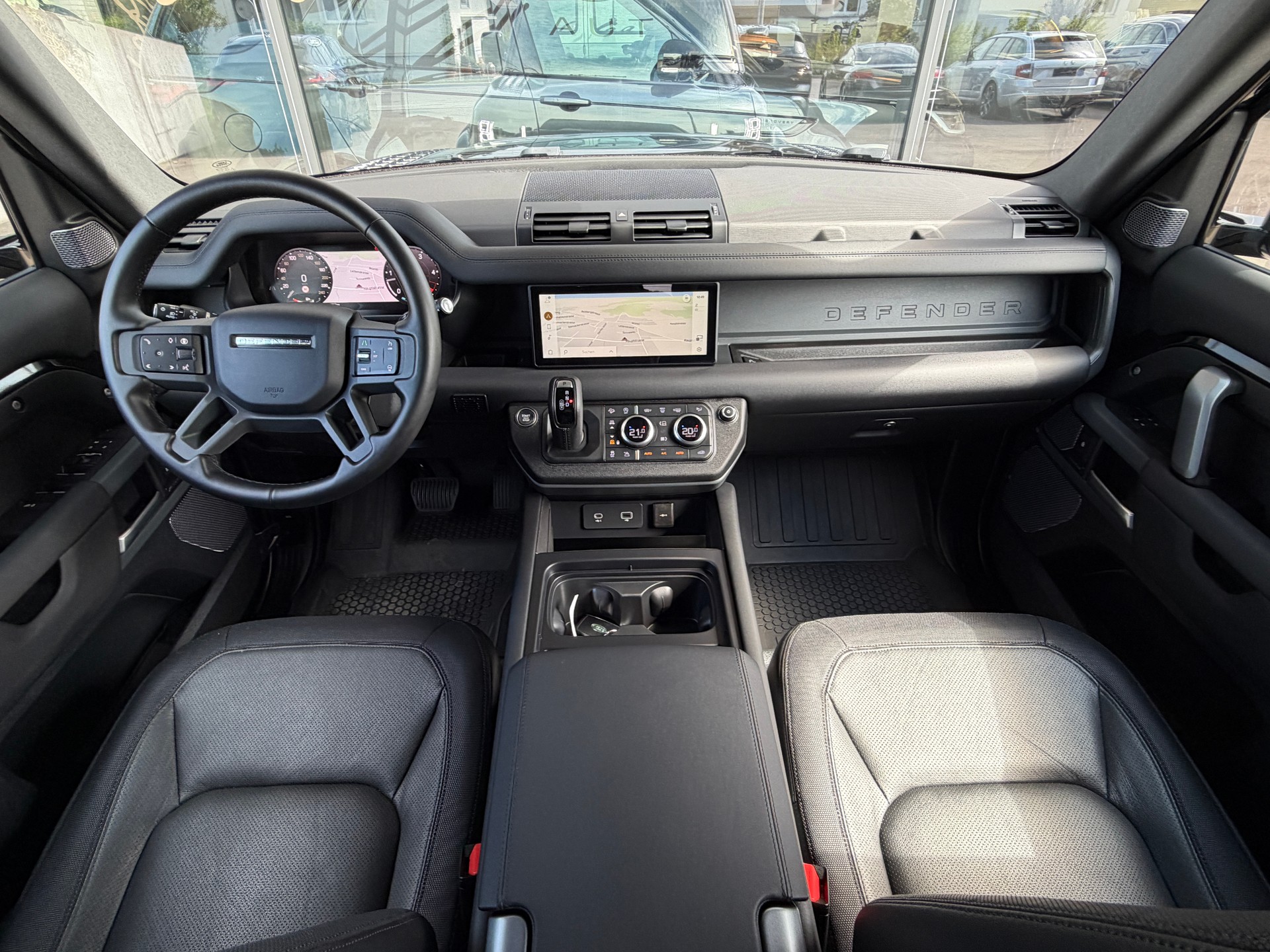 LAND ROVER Defender 110 3.0 D I6 300 X-Dynamic SE AWD AT8-image-16