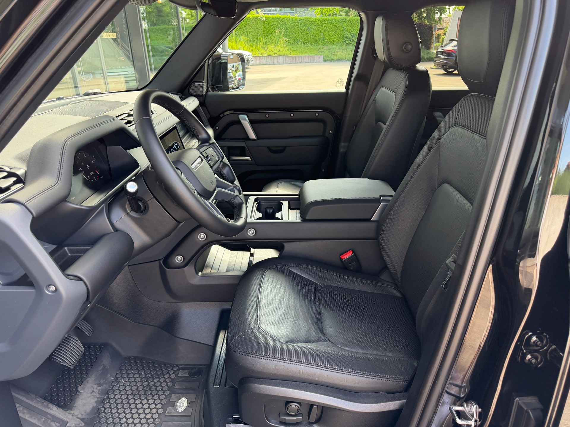 LAND ROVER Defender 110 3.0 D I6 300 X-Dynamic SE AWD AT8-image-10