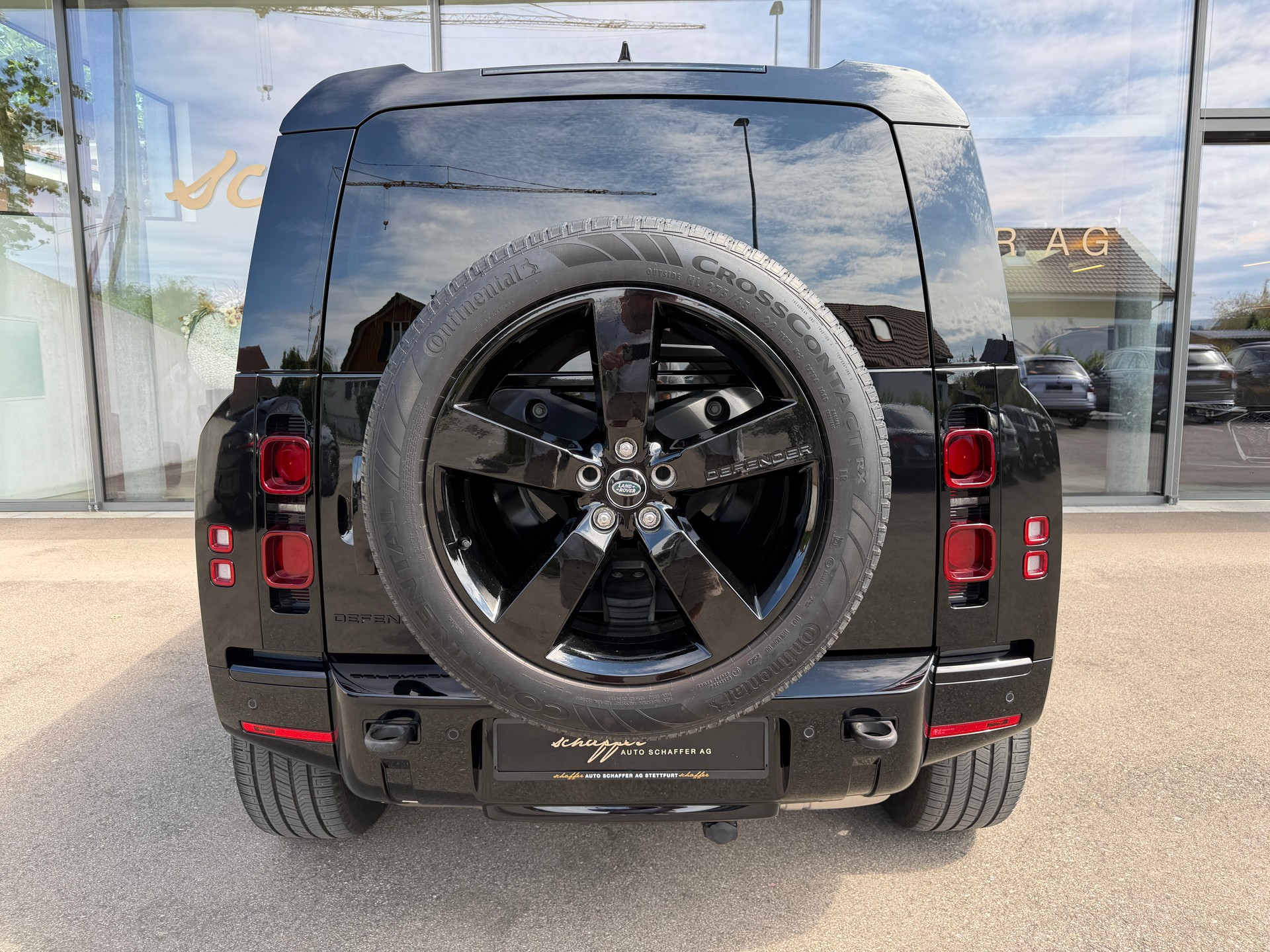 LAND ROVER Defender 110 3.0 D I6 300 X-Dynamic SE AWD AT8-image-7