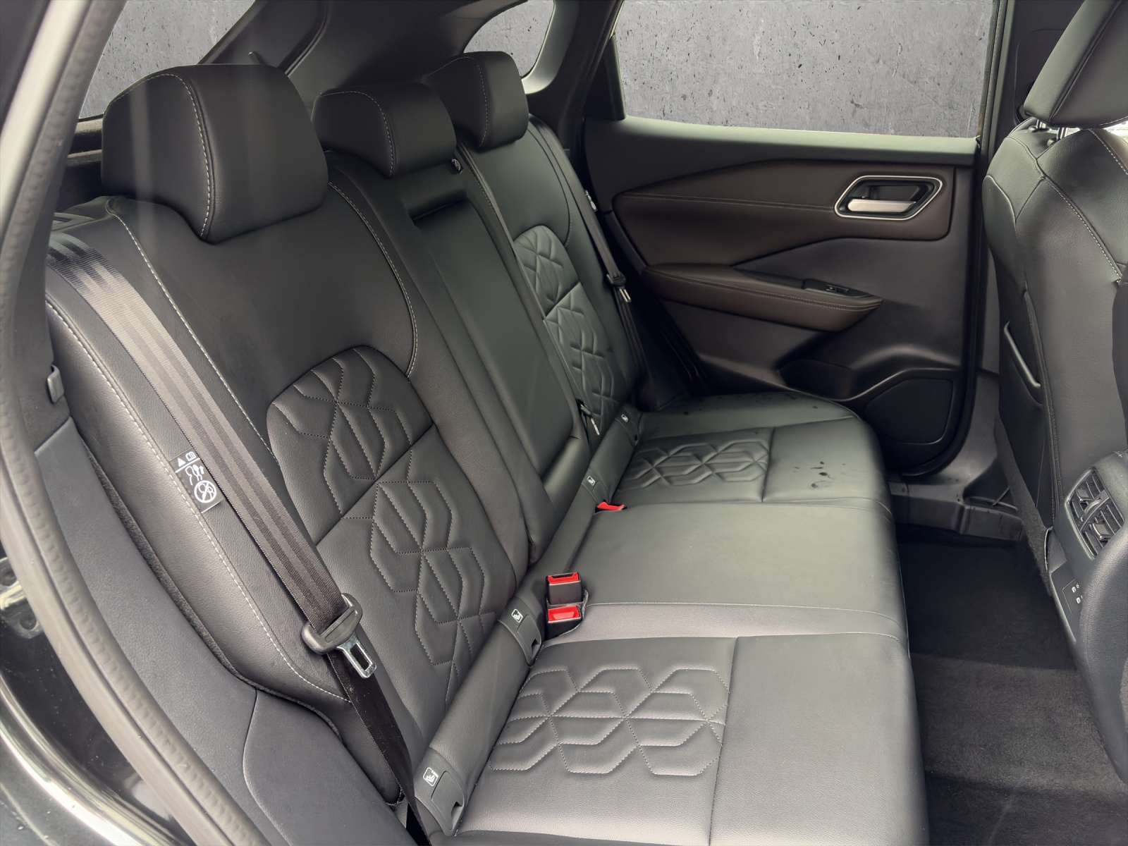 NISSAN Qashqai 1.3 DIG-T Tekna 4x4-image-12