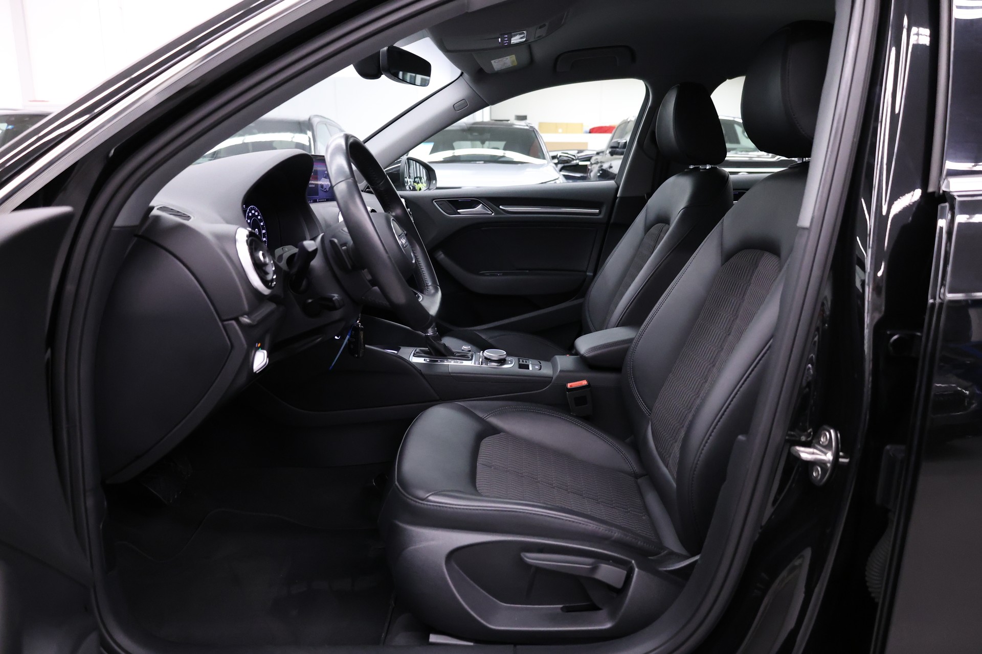 AUDI A3 Sportback 2.0 T FSI Design qu. S-Tronic-image-11
