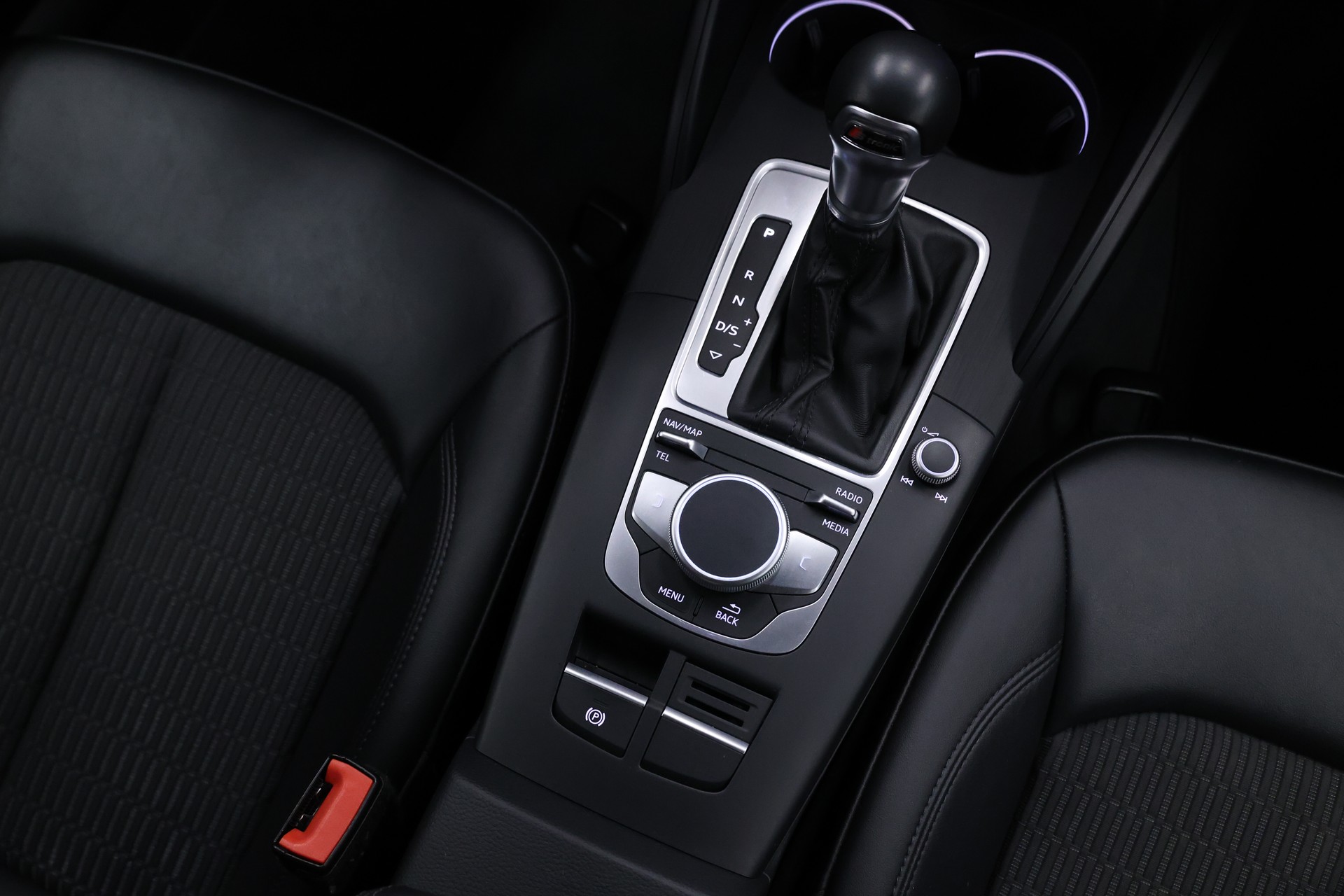AUDI A3 Sportback 2.0 T FSI Design qu. S-Tronic-image-18