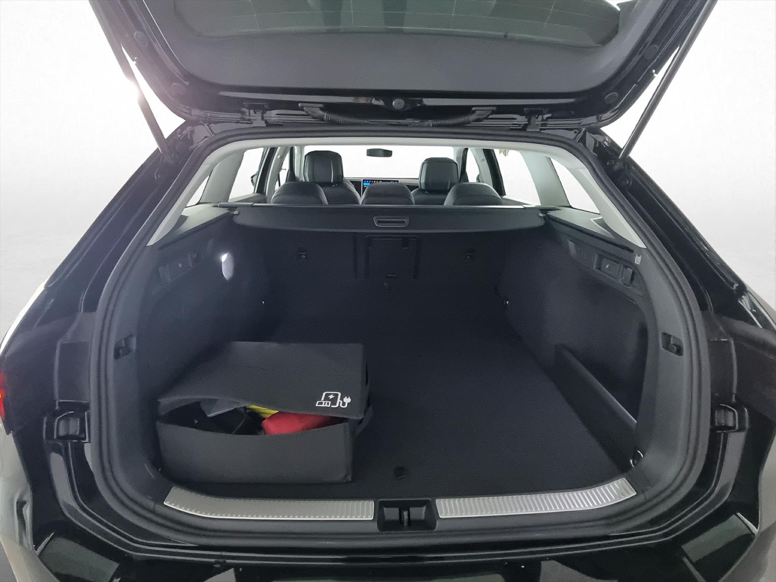 VW Passat Variant 1.5 TSI evo2 PHEV Business-image-14