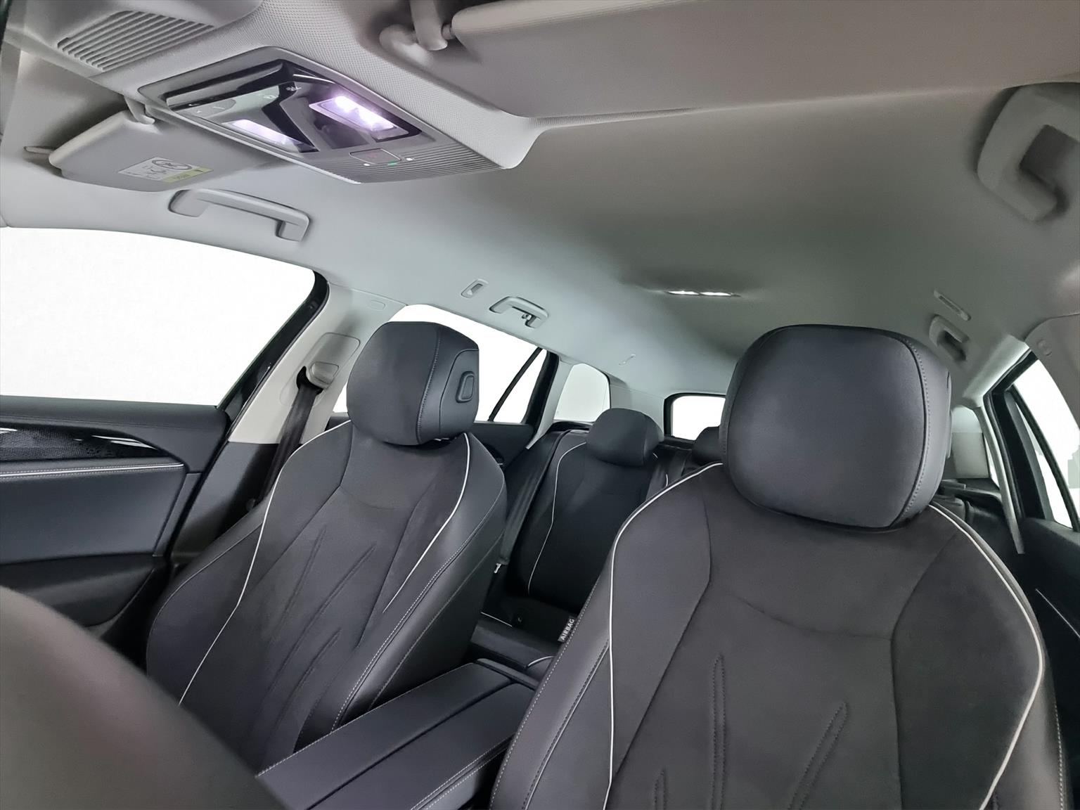 VW Passat Variant 1.5 TSI evo2 PHEV Business-image-12