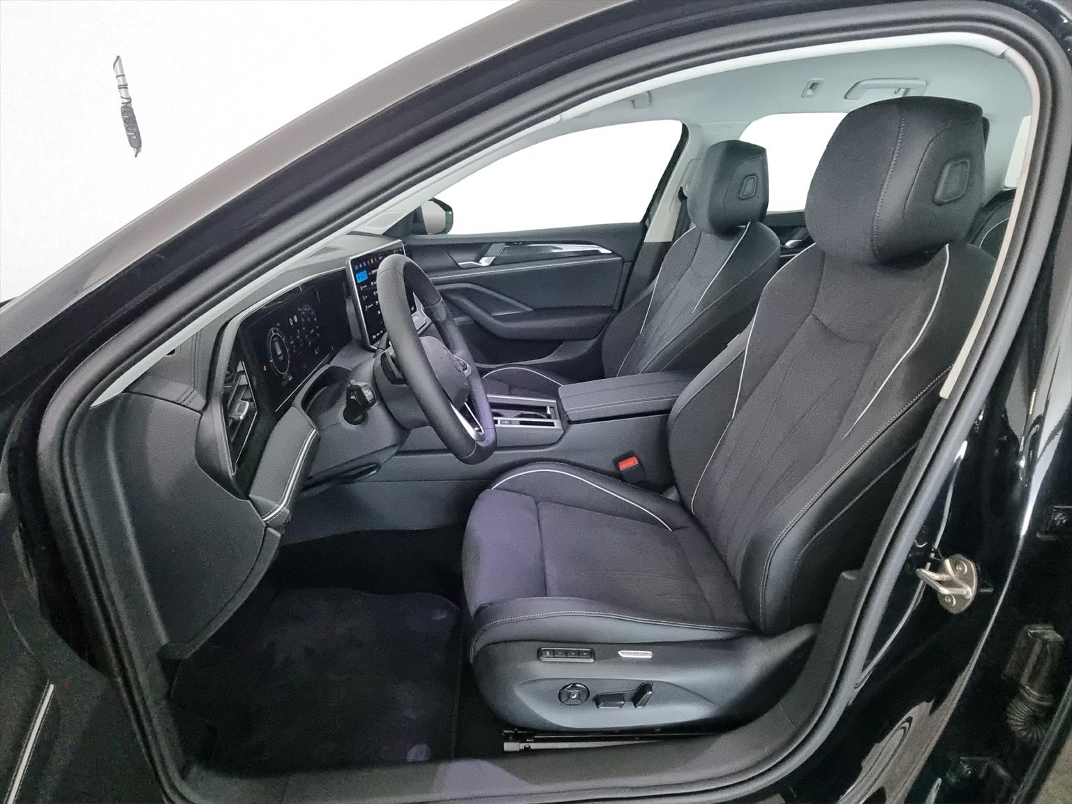 VW Passat Variant 1.5 TSI evo2 PHEV Business-image-5