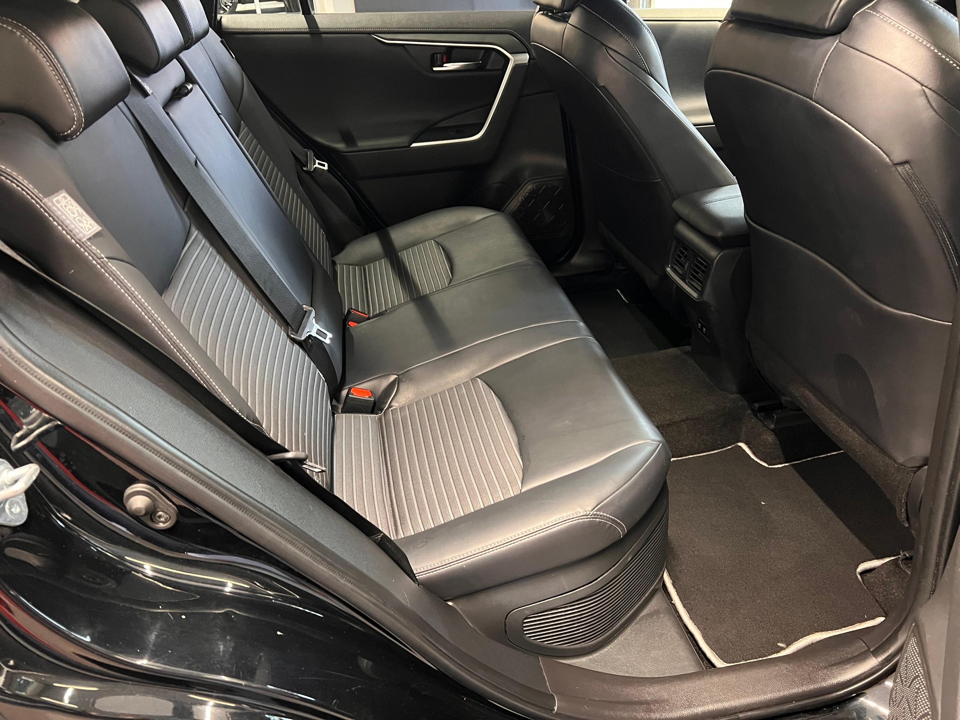TOYOTA RAV4 2.5 HEV Black Edition-image-11