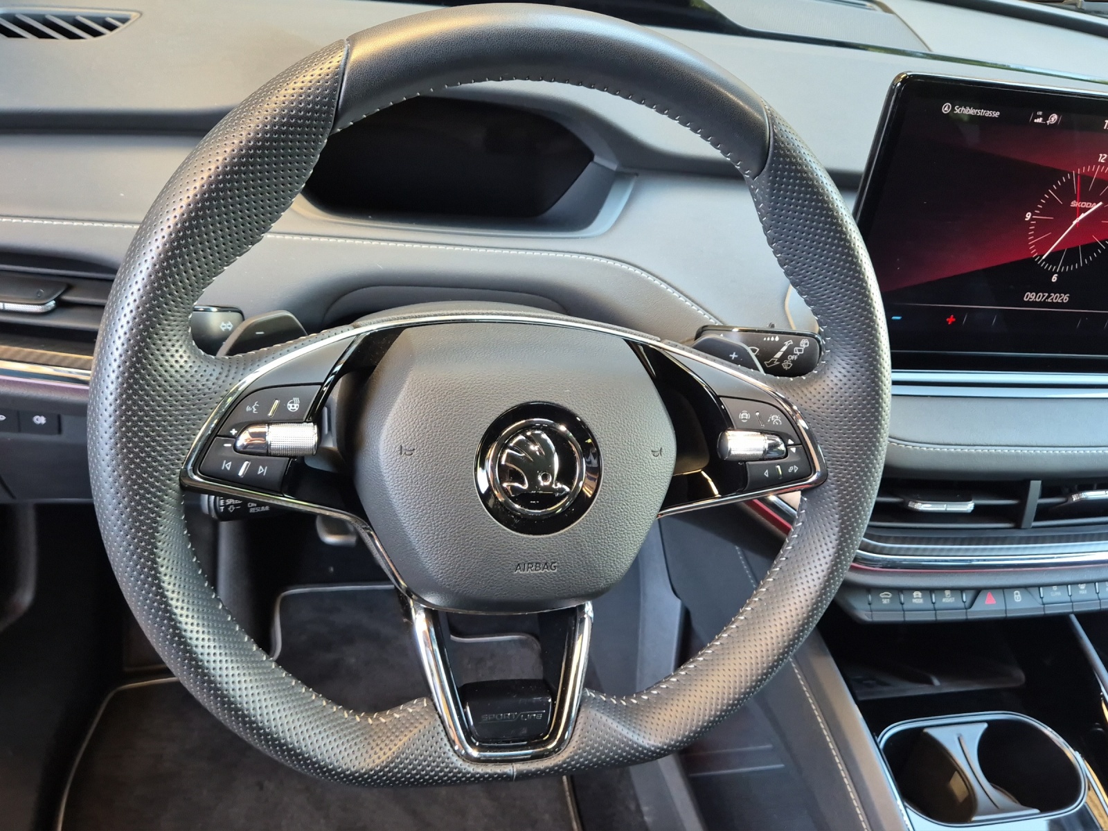SKODA Enyaq iV 80 SportLine*360°Kamera*Panoramadach*Head up Display*Anhängerkupplung*-image-10