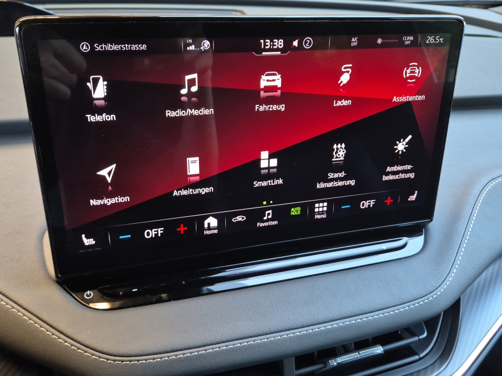 SKODA Enyaq iV 80 SportLine*360°Kamera*Panoramadach*Head up Display*Anhängerkupplung*-image-14