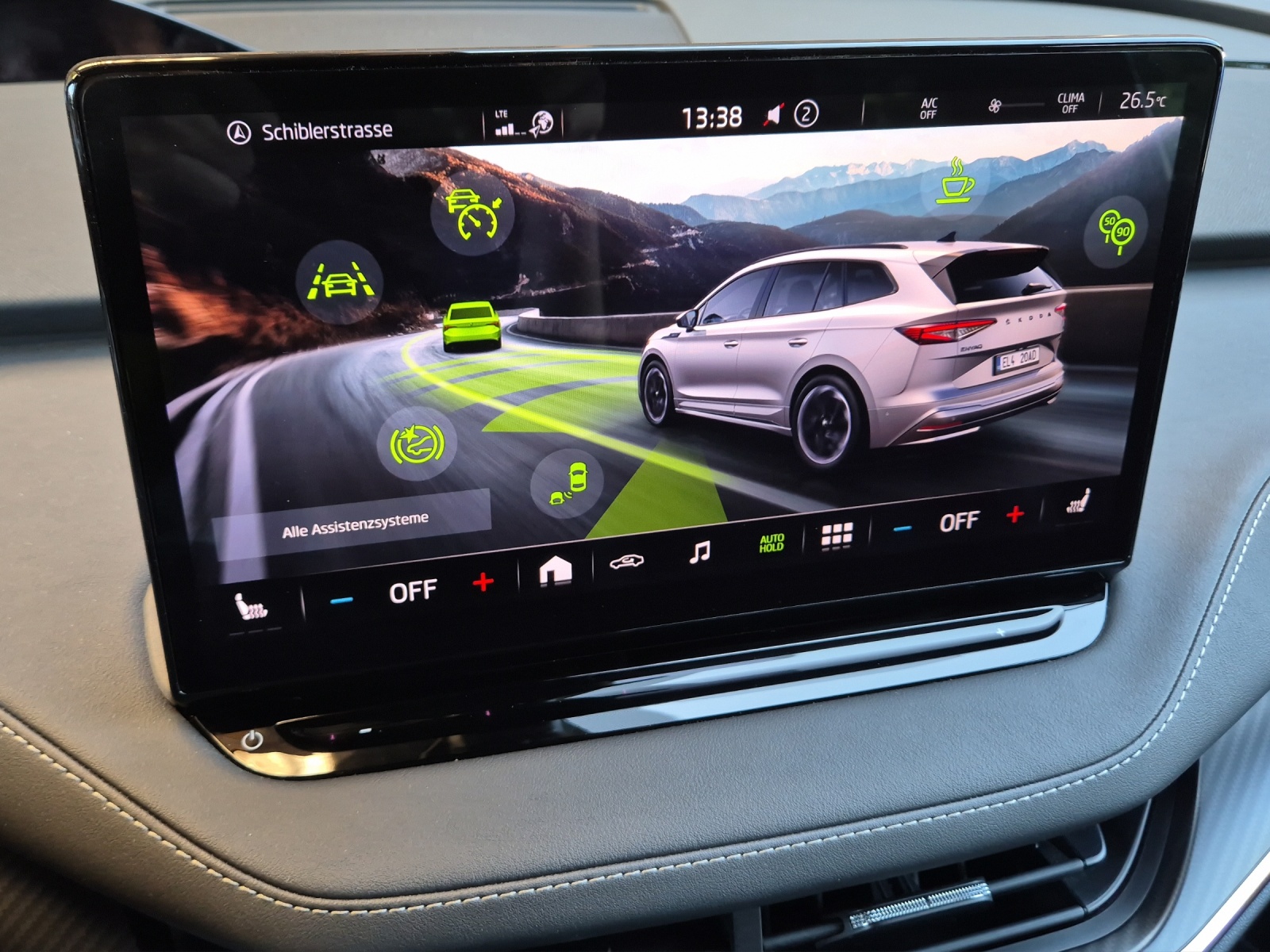 SKODA Enyaq iV 80 SportLine*360°Kamera*Panoramadach*Head up Display*Anhängerkupplung*-image-15