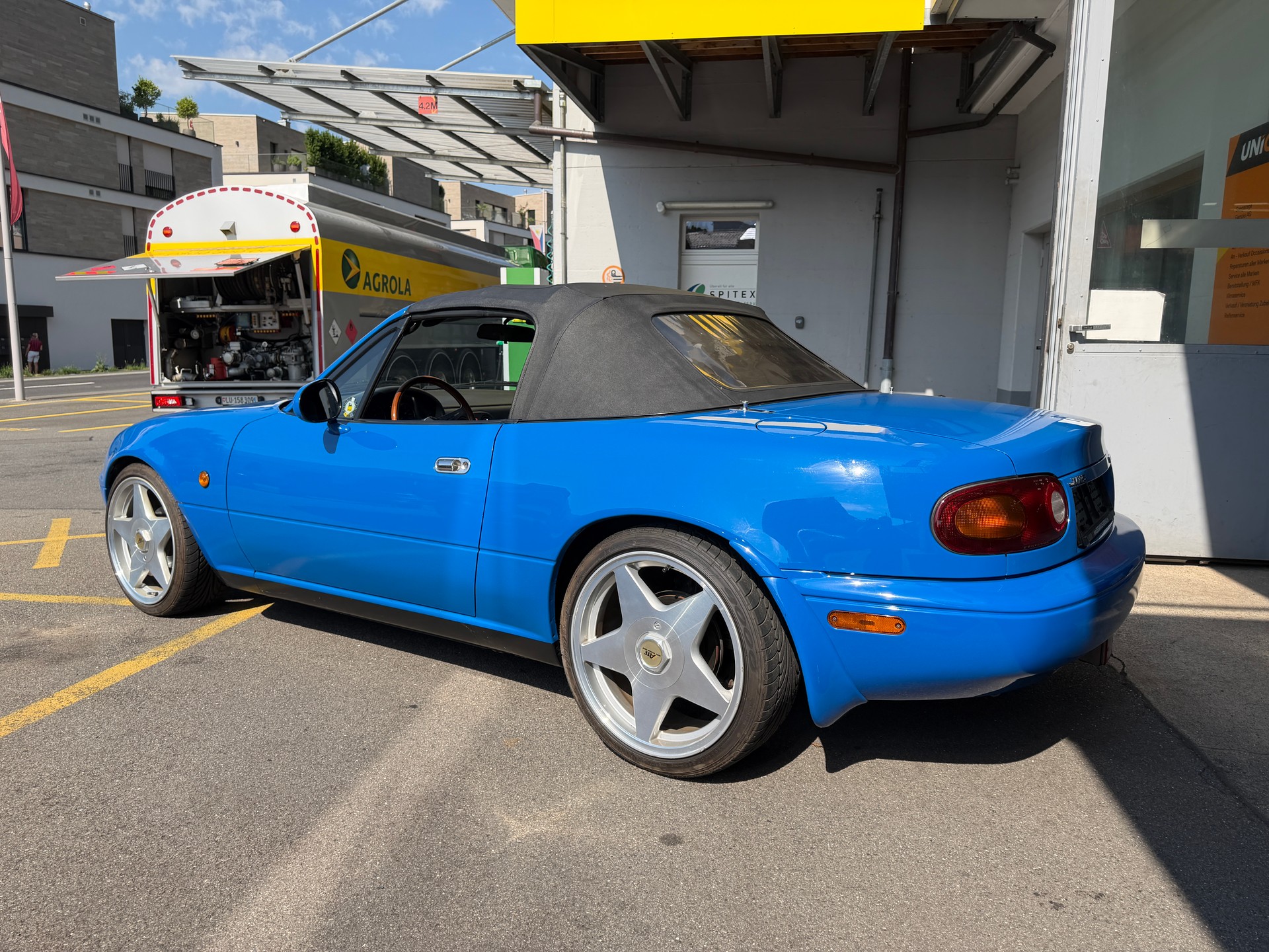 MAZDA MX-5 1.6i-16-showroom-element-3