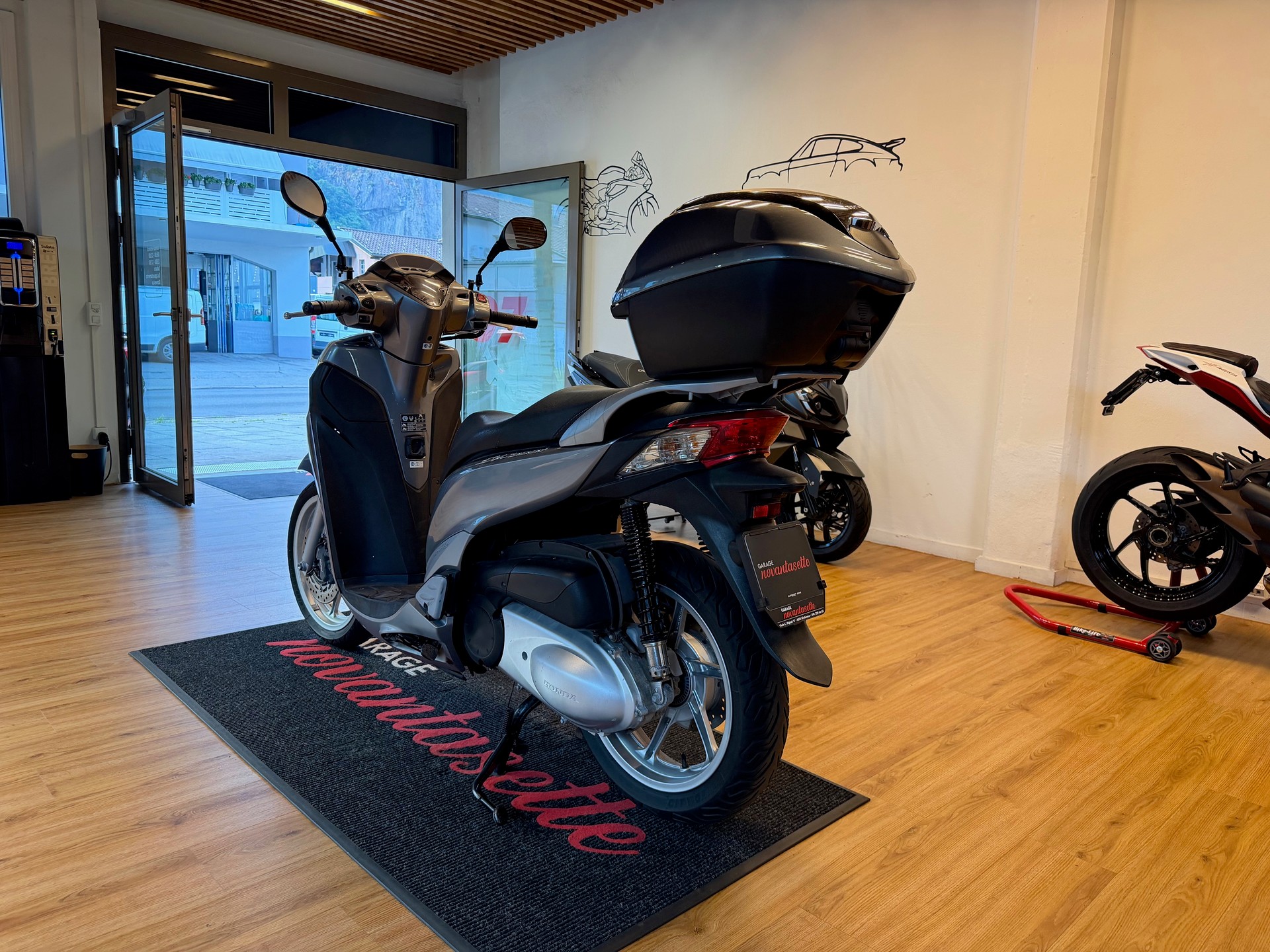 HONDA SH 300 i ABS-image-4