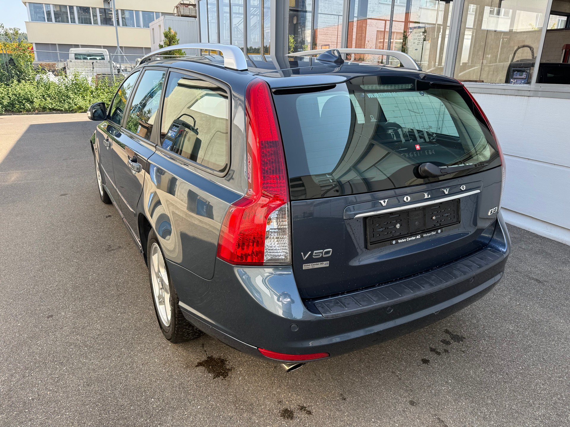 VOLVO V50 D3 Summum Geartronic *Lederausstattung *Sitzheizung *Tempomat *Freisprechanlage-image-5