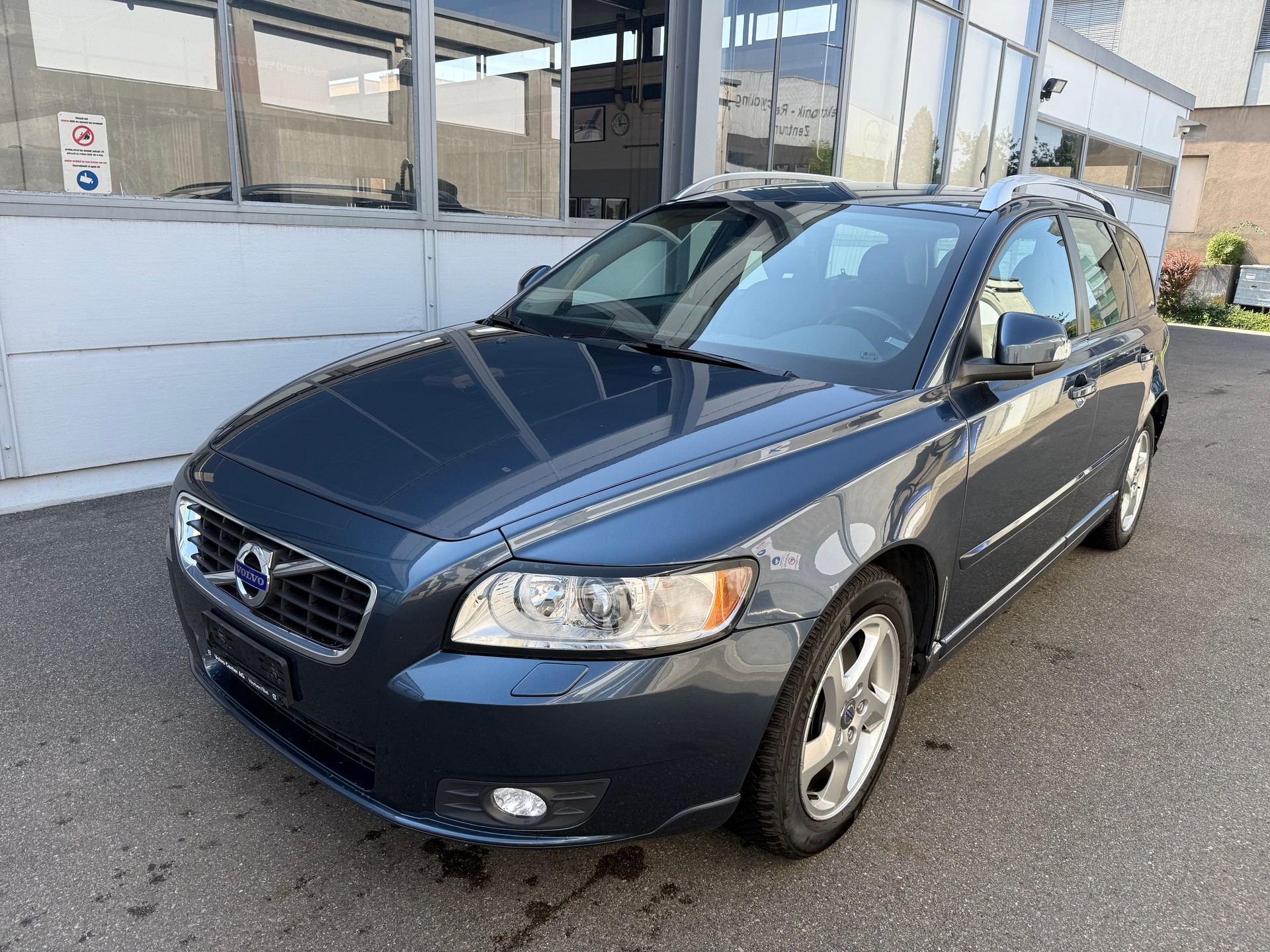 VOLVO V50 D3 Summum Geartronic *Lederausstattung *Sitzheizung *Tempomat *Freisprechanlage