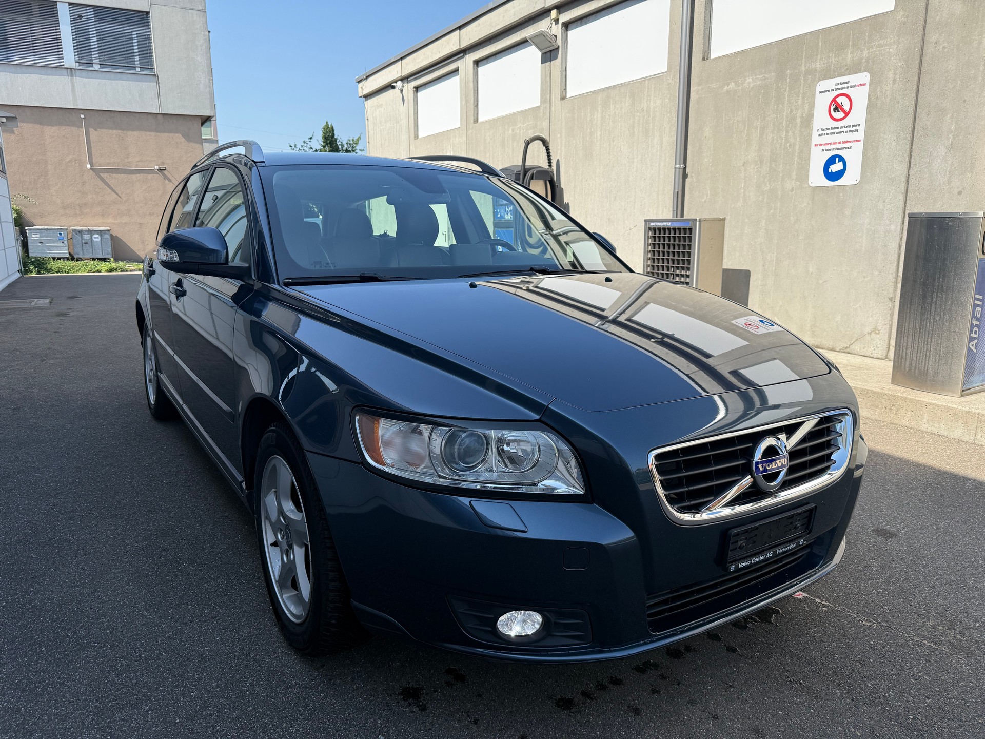 VOLVO V50 D3 Summum Geartronic *Lederausstattung *Sitzheizung *Tempomat *Freisprechanlage-image-1