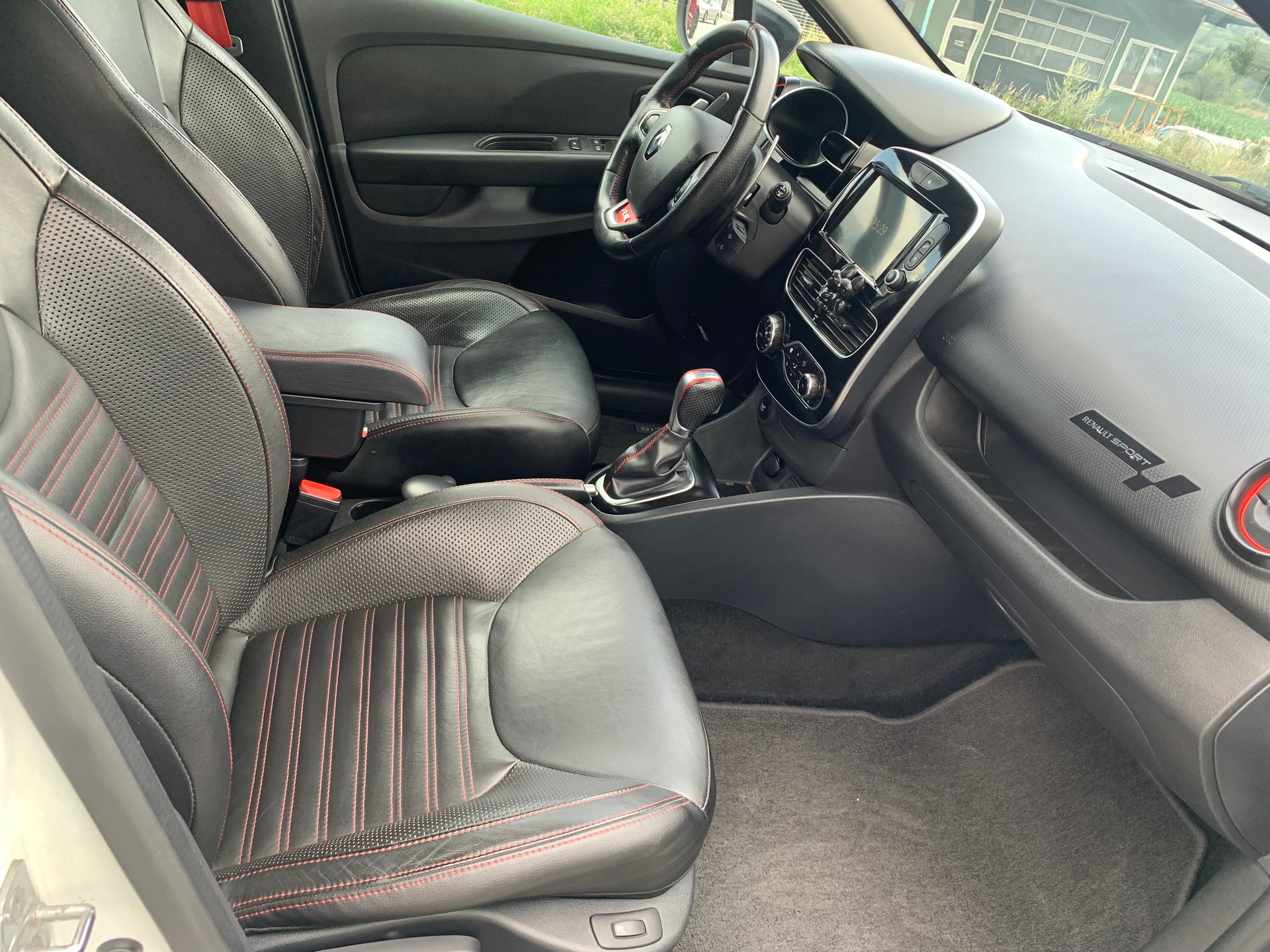 RENAULT Clio 1.6 T RS 220 Trophy EDC-image-16