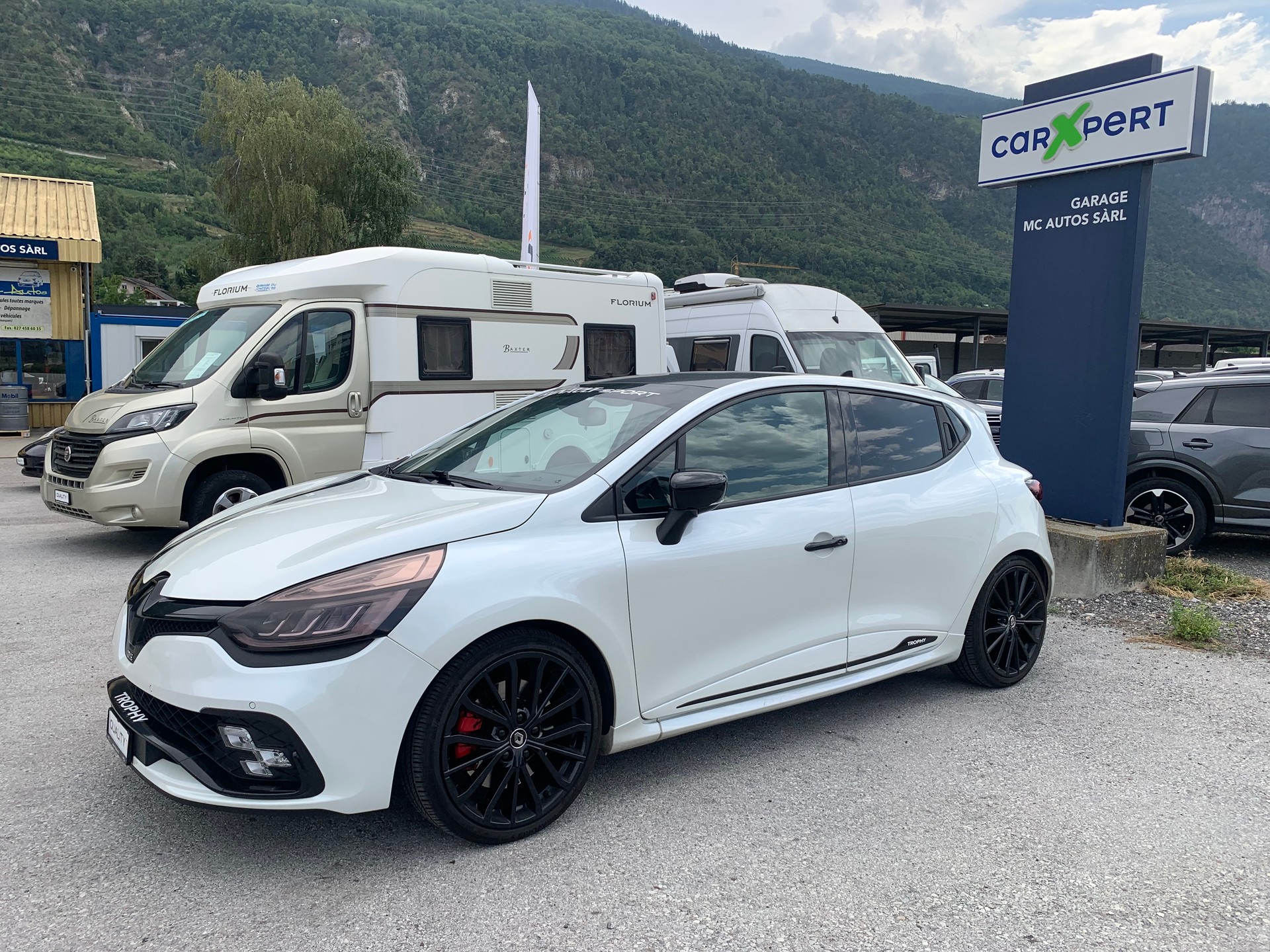 RENAULT Clio 1.6 T RS 220 Trophy EDC-showroom-element-3