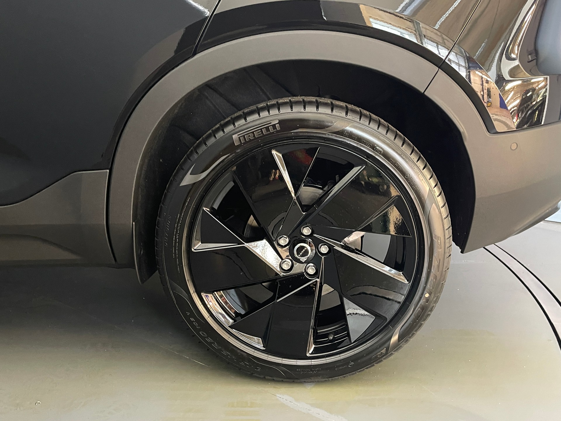 VOLVO XC40 2.0 B4 MH Black Edition-image-5