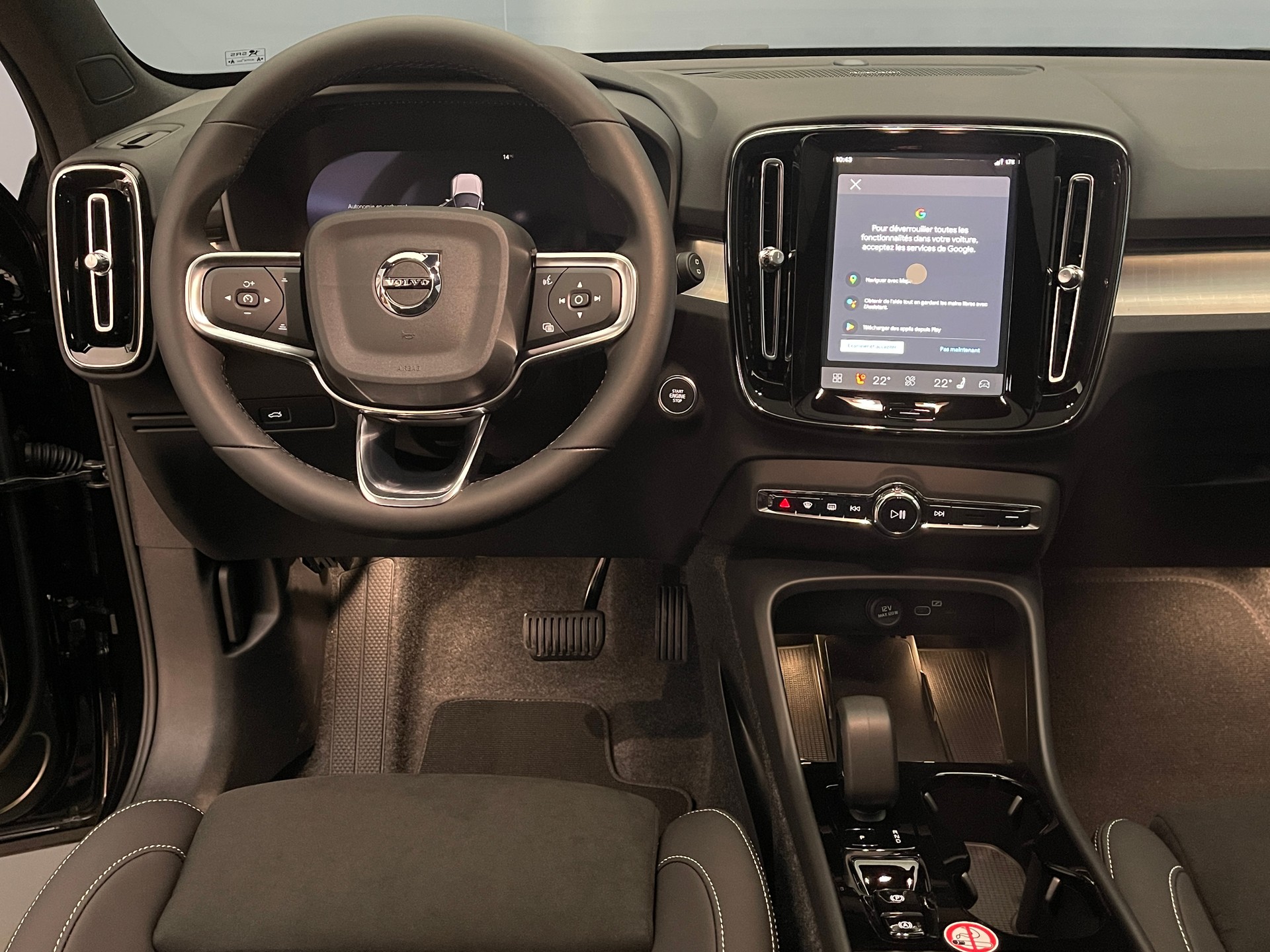 VOLVO XC40 2.0 B4 MH Black Edition-image-9