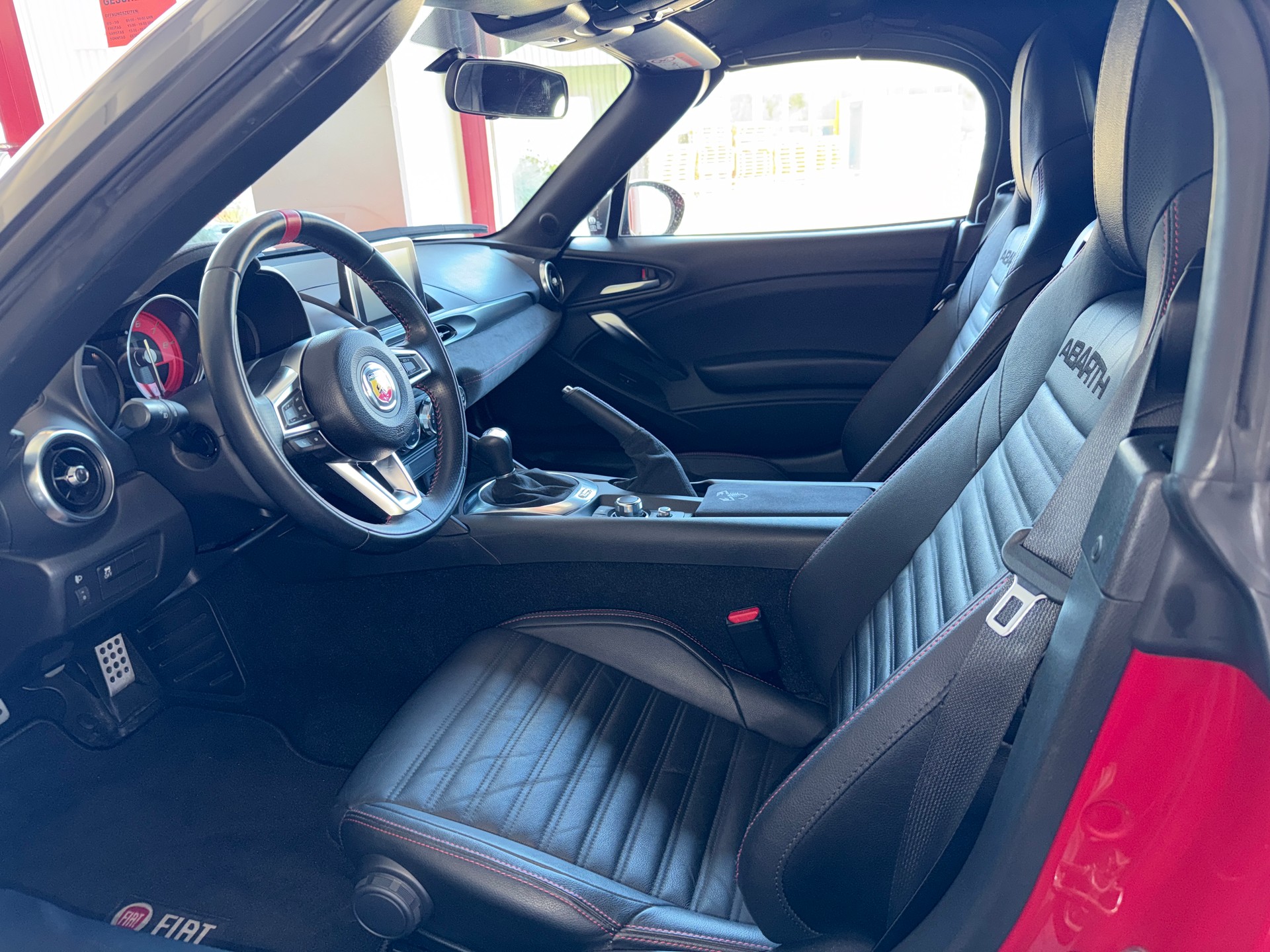 FIAT 124 Spider 1.4 TB Abarth-image-15