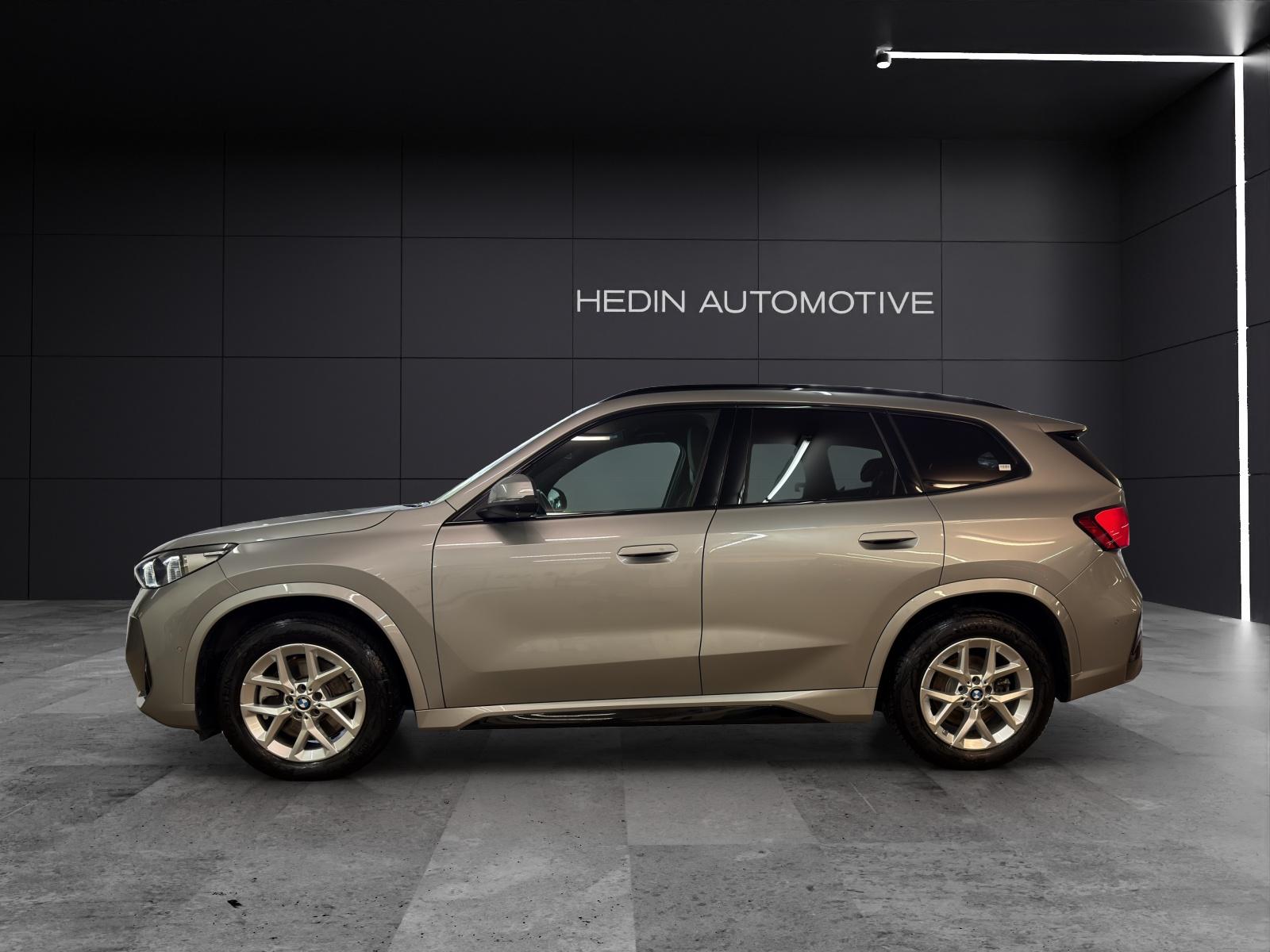 BMW X1 23i xDrive-showroom-element-1