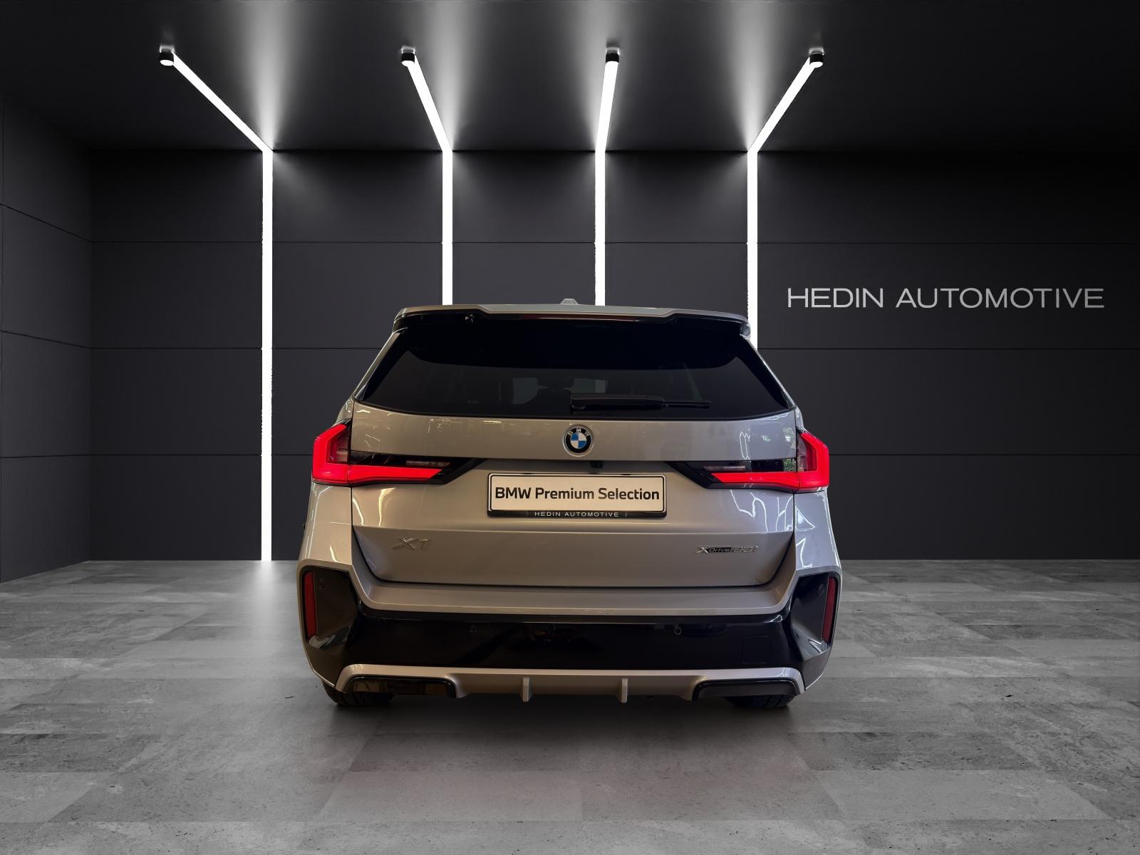 BMW X1 23i xDrive-showroom-element-3