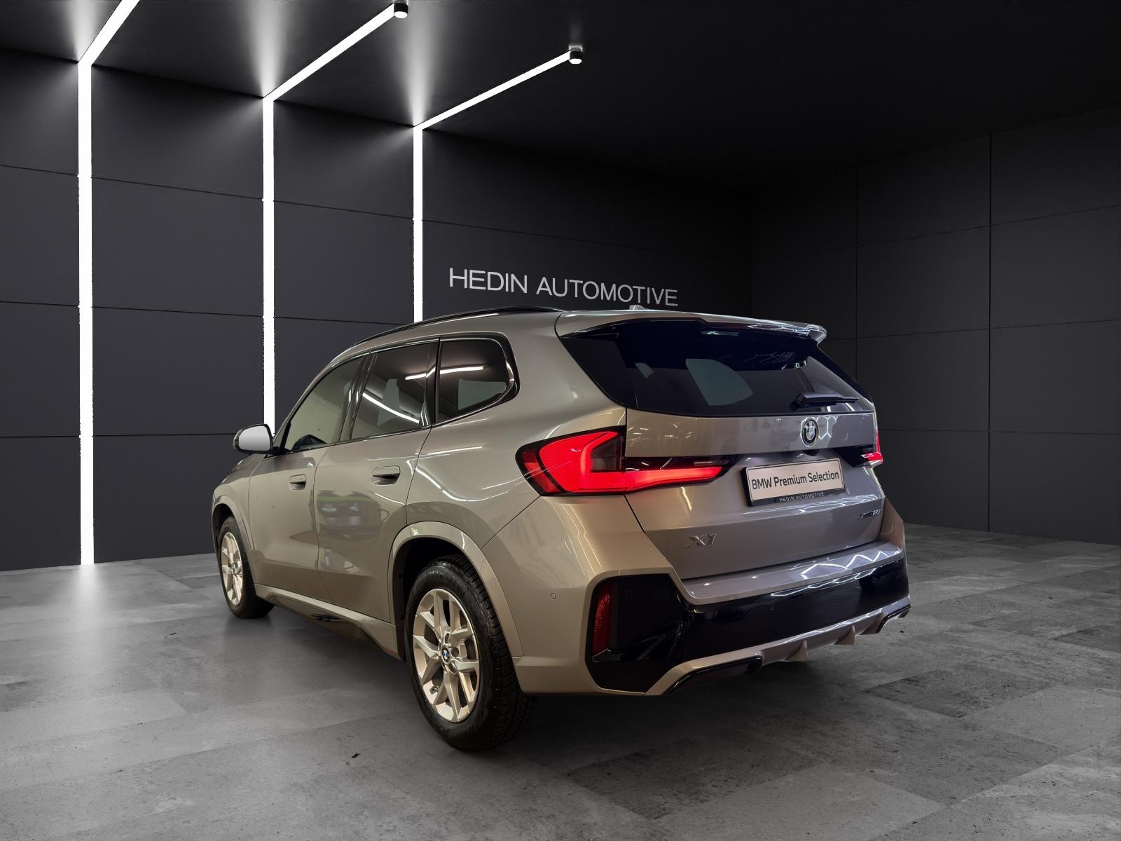 BMW X1 23i xDrive-showroom-element-2