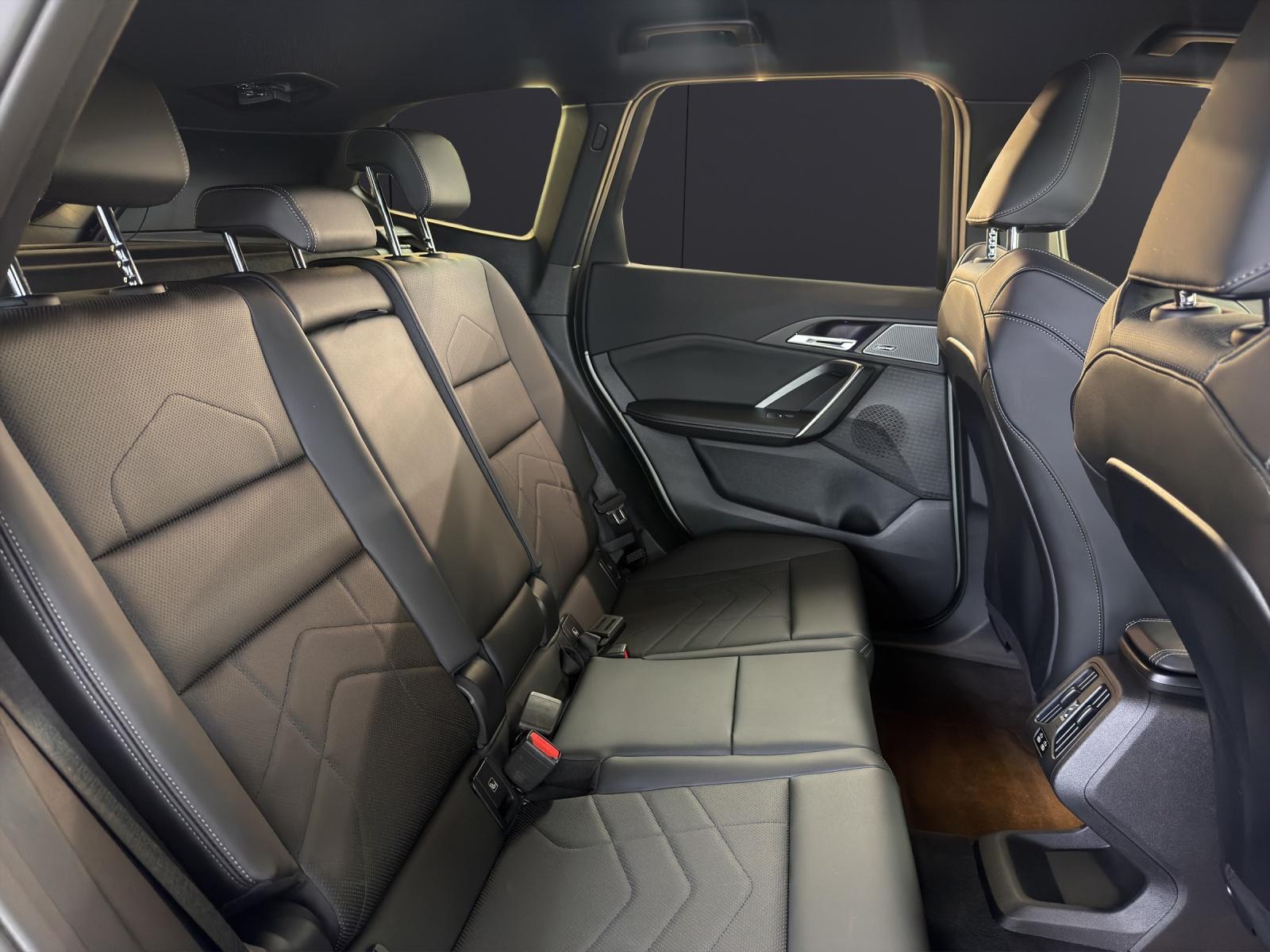 BMW X1 23i xDrive-image-13