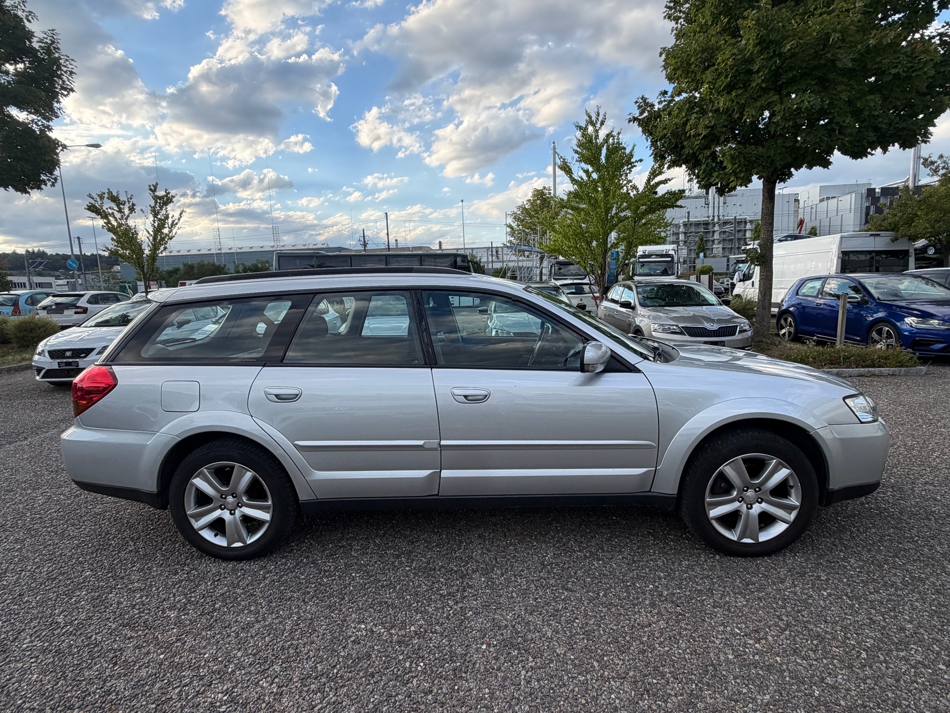 SUBARU Outback 2.5i AWD-showroom-element-3